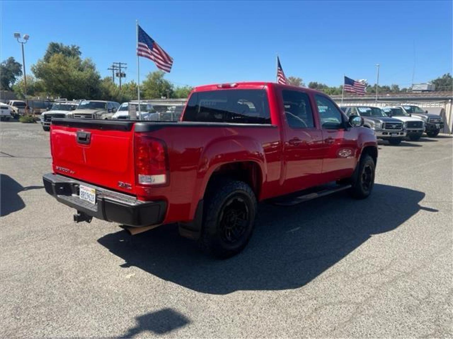 2007 Fire Red GMC Sierra 1500 SLT (2GTFK13Y871) with an 6.0L VortecMAX 6.0L V8 367hp 375ft. lbs. Other engine, 4-Speed Automatic transmission, located at 800 Riverside Ave, Roseville, CA, 95678, (916) 773-4549, 38.732265, -121.291039 - 4X4 CREW CAB SLT VORTEC MAX LOW MILES ONE OWNER SERVICE RECORDS - Photo#4