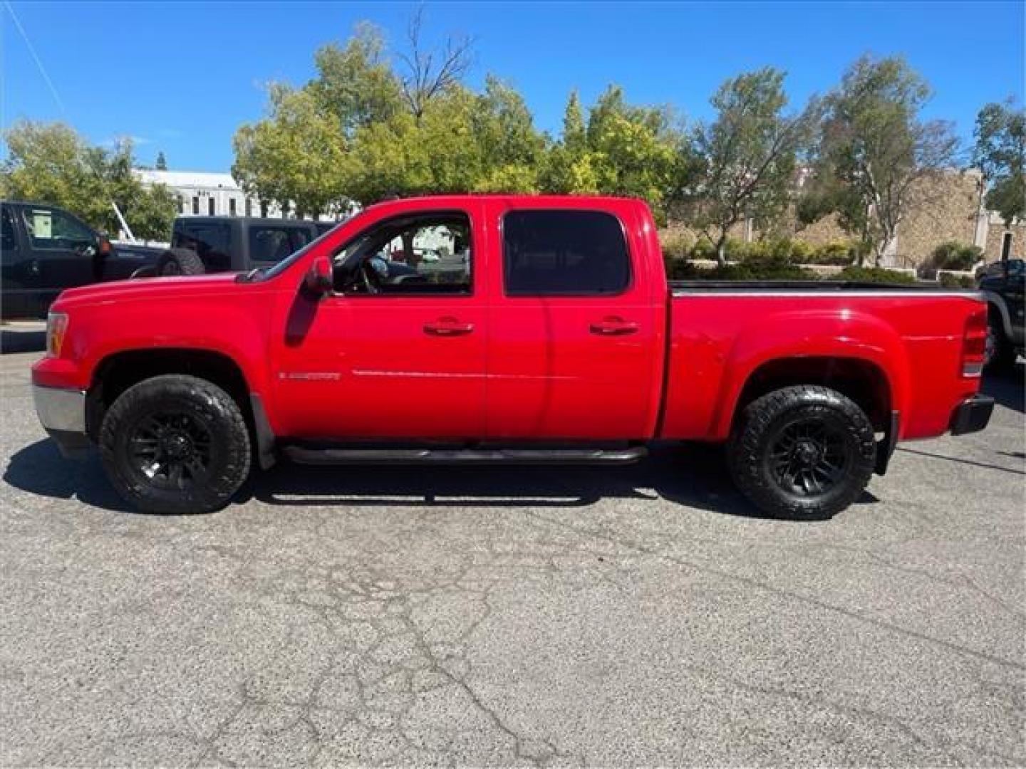 2007 Fire Red GMC Sierra 1500 SLT (2GTFK13Y871) with an 6.0L VortecMAX 6.0L V8 367hp 375ft. lbs. Other engine, 4-Speed Automatic transmission, located at 800 Riverside Ave, Roseville, CA, 95678, (916) 773-4549, 38.732265, -121.291039 - 4X4 CREW CAB SLT VORTEC MAX LOW MILES ONE OWNER SERVICE RECORDS - Photo#5