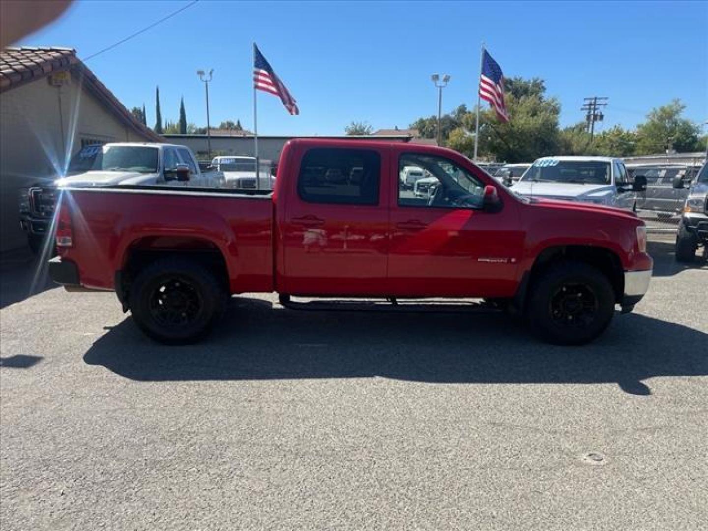 2007 Fire Red GMC Sierra 1500 SLT (2GTFK13Y871) with an 6.0L VortecMAX 6.0L V8 367hp 375ft. lbs. Other engine, 4-Speed Automatic transmission, located at 800 Riverside Ave, Roseville, CA, 95678, (916) 773-4549, 38.732265, -121.291039 - 4X4 CREW CAB SLT VORTEC MAX LOW MILES ONE OWNER SERVICE RECORDS - Photo#6