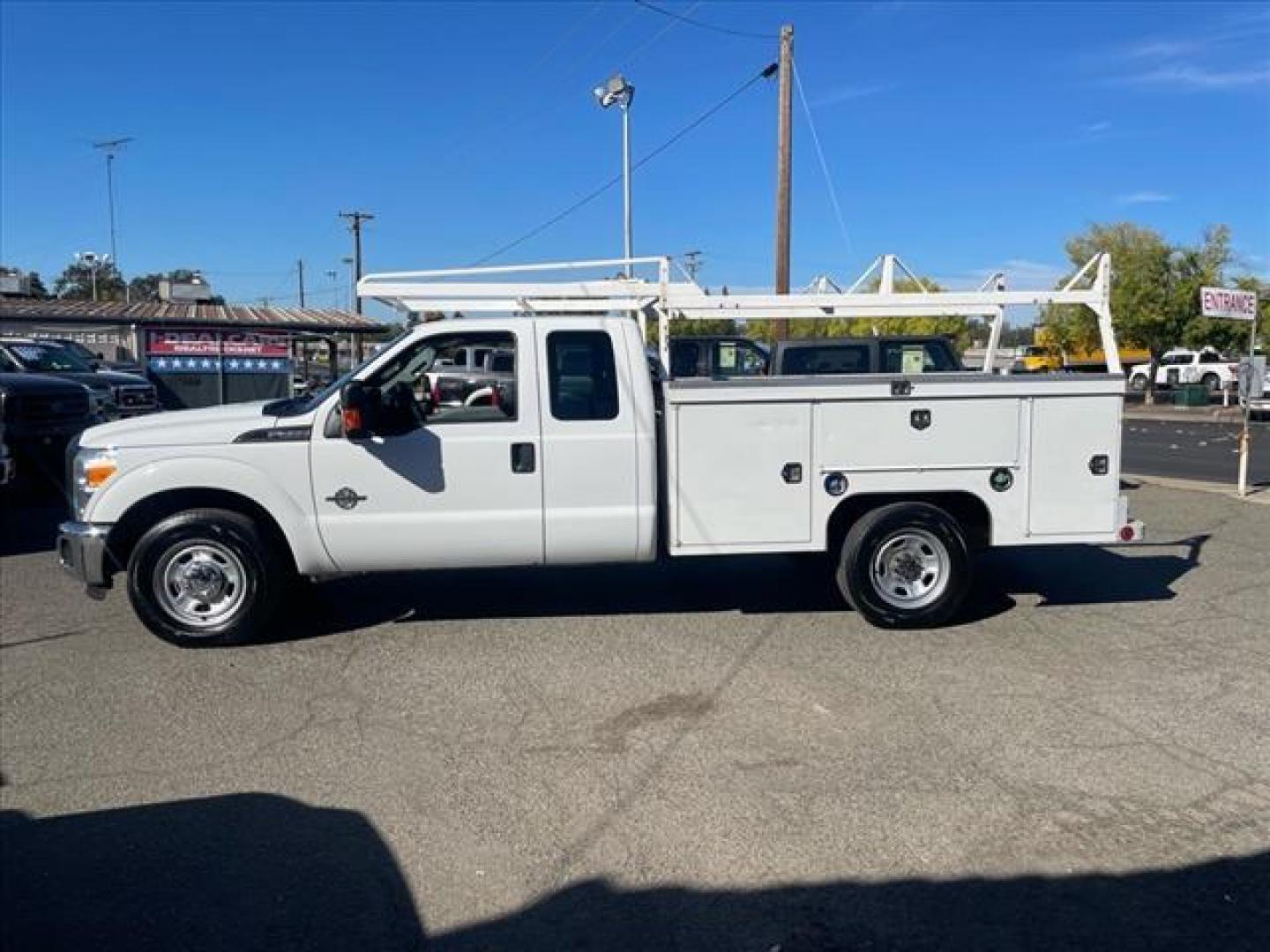 2016 White Ford F-350 Super Duty XL (01FD8X3ET4G) with an 6.7L Power Stroke 6.7L Biodiesel Turbo V8 300hp 660ft. lbs. Common Rail Direct Injection engine, 5-Speed Automatic transmission, located at 800 Riverside Ave, Roseville, CA, 95678, (916) 773-4549, 38.732265, -121.291039 - Photo#4