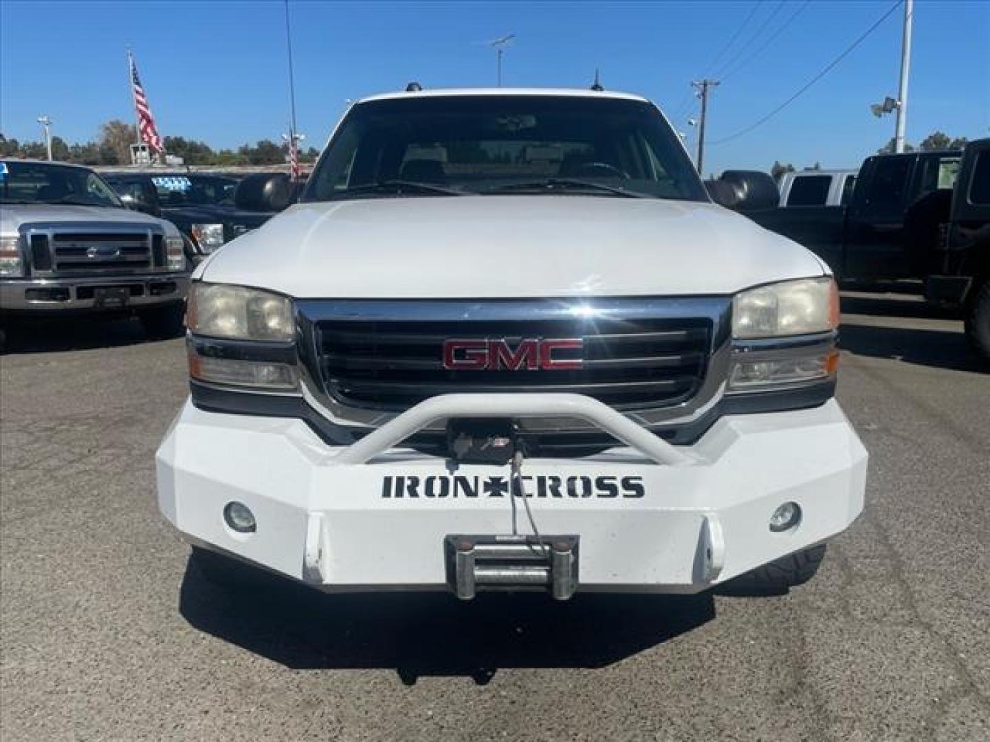 2005 Summit White GMC Sierra 2500HD SLE (1GTHK23285F) with an 6.6L Duramax 6.6L Diesel Turbo V8 300hp 520ft. lbs. Direct Injection engine, 5-Speed Automatic transmission, located at 800 Riverside Ave, Roseville, CA, 95678, (916) 773-4549, 38.732265, -121.291039 - DURAMAX DIESEL CREW CAB 4X4 SLE SERVICE RECORDS ON CLEAN CARFAX - Photo#9