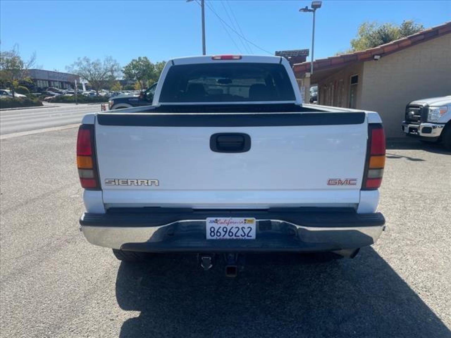 2005 Summit White GMC Sierra 2500HD SLE (1GTHK23285F) with an 6.6L Duramax 6.6L Diesel Turbo V8 300hp 520ft. lbs. Direct Injection engine, 5-Speed Automatic transmission, located at 800 Riverside Ave, Roseville, CA, 95678, (916) 773-4549, 38.732265, -121.291039 - DURAMAX DIESEL CREW CAB 4X4 SLE SERVICE RECORDS ON CLEAN CARFAX - Photo#10