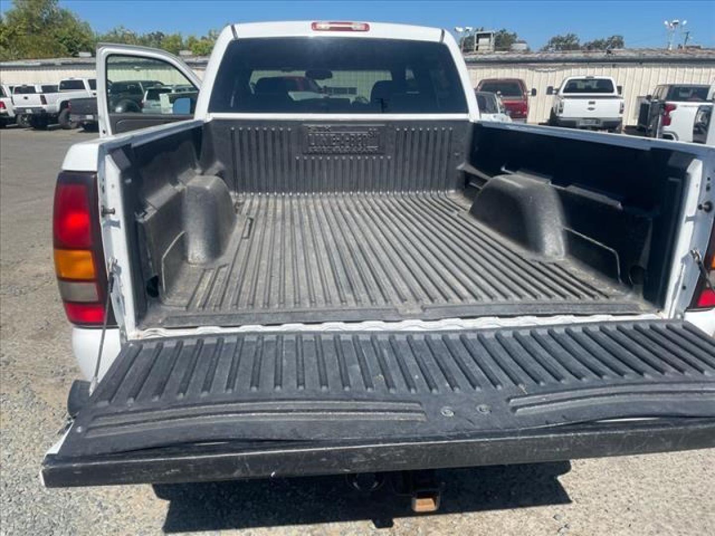 2005 Summit White GMC Sierra 2500HD SLE (1GTHK23285F) with an 6.6L Duramax 6.6L Diesel Turbo V8 300hp 520ft. lbs. Direct Injection engine, 5-Speed Automatic transmission, located at 800 Riverside Ave, Roseville, CA, 95678, (916) 773-4549, 38.732265, -121.291039 - DURAMAX DIESEL CREW CAB 4X4 SLE SERVICE RECORDS ON CLEAN CARFAX - Photo#11