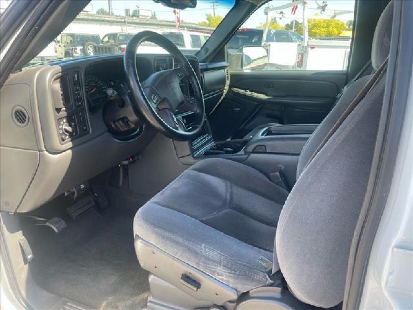 2005 Summit White GMC Sierra 2500HD SLE (1GTHK23285F) with an 6.6L Duramax 6.6L Diesel Turbo V8 300hp 520ft. lbs. Direct Injection engine, 5-Speed Automatic transmission, located at 800 Riverside Ave, Roseville, CA, 95678, (916) 773-4549, 38.732265, -121.291039 - DURAMAX DIESEL CREW CAB 4X4 SLE SERVICE RECORDS ON CLEAN CARFAX - Photo#13