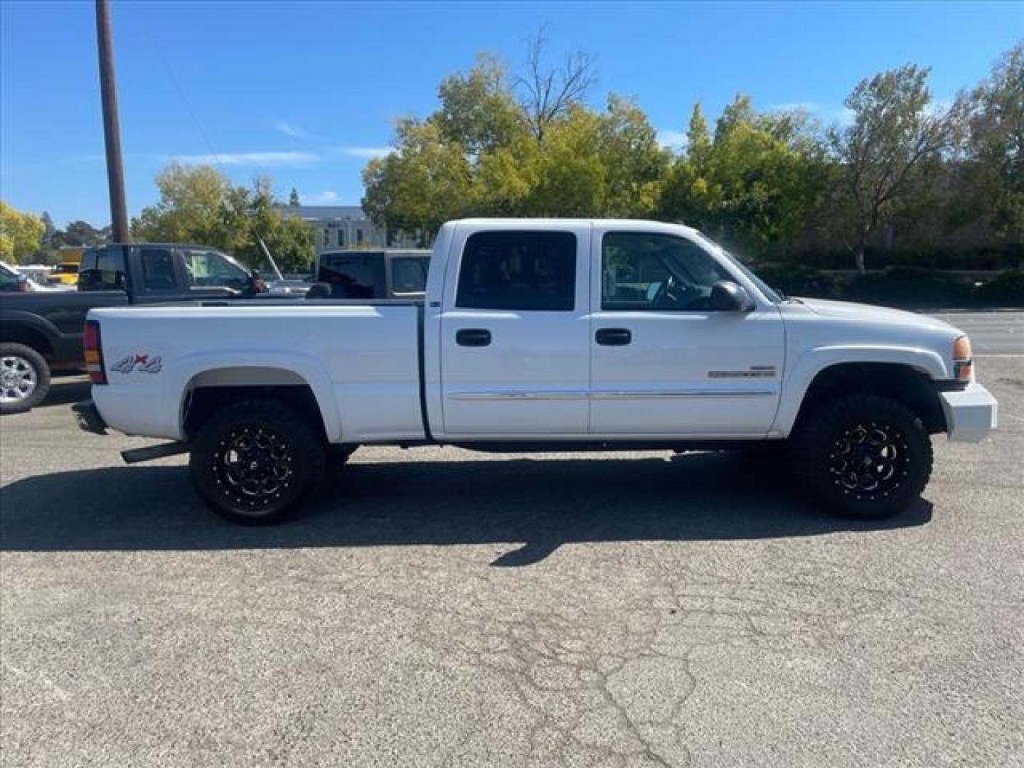 2005 Summit White GMC Sierra 2500HD SLE (1GTHK23285F) with an 6.6L Duramax 6.6L Diesel Turbo V8 300hp 520ft. lbs. Direct Injection engine, 5-Speed Automatic transmission, located at 800 Riverside Ave, Roseville, CA, 95678, (916) 773-4549, 38.732265, -121.291039 - DURAMAX DIESEL CREW CAB 4X4 SLE SERVICE RECORDS ON CLEAN CARFAX - Photo#7