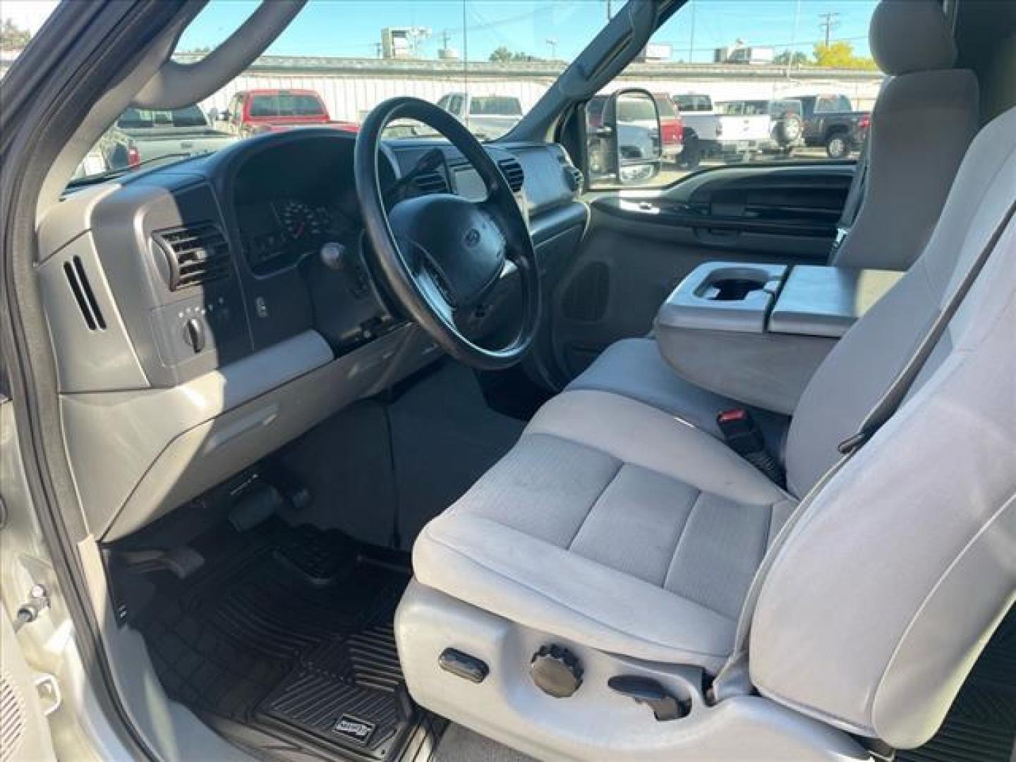 2006 Silver Clearcoat Metallic Ford F-250 Super Duty XLT (1FTSX21P96E) with an 6.0L Power Stroke 6.0L Diesel Turbo V8 325hp 560ft. lbs. Direct Injection engine, 5-Speed Automatic transmission, located at 800 Riverside Ave, Roseville, CA, 95678, (916) 773-4549, 38.732265, -121.291039 - DIESEL SUPER CAB 4X4 FX4 XLT CLEAN CARFAX - Photo#10