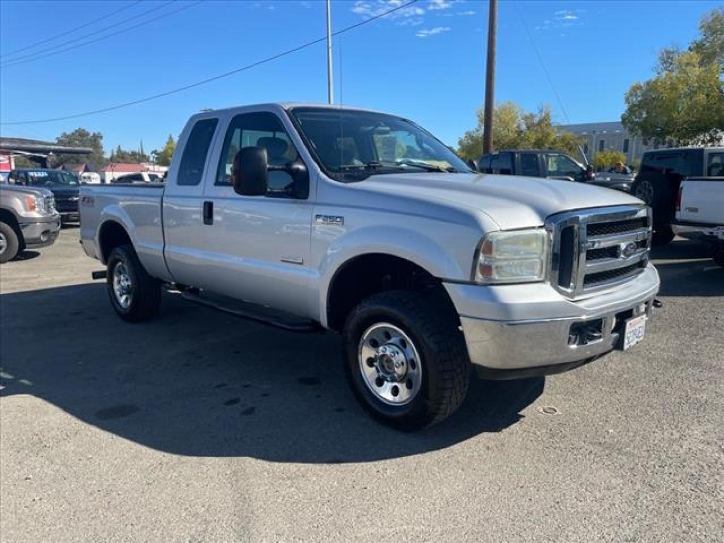 2006 Silver Clearcoat Metallic Ford F-250 Super Duty XLT (1FTSX21P96E) with an 6.0L Power Stroke 6.0L Diesel Turbo V8 325hp 560ft. lbs. Direct Injection engine, 5-Speed Automatic transmission, located at 800 Riverside Ave, Roseville, CA, 95678, (916) 773-4549, 38.732265, -121.291039 - DIESEL SUPER CAB 4X4 FX4 XLT CLEAN CARFAX - Photo#1