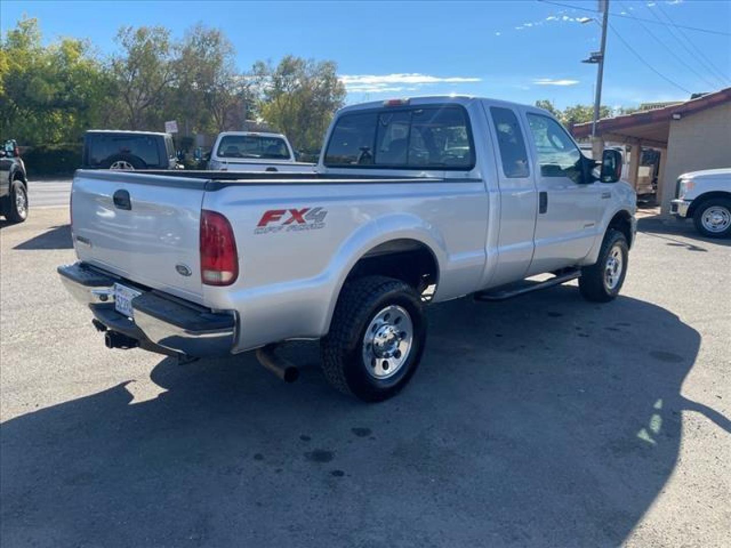 2006 Silver Clearcoat Metallic Ford F-250 Super Duty XLT (1FTSX21P96E) with an 6.0L Power Stroke 6.0L Diesel Turbo V8 325hp 560ft. lbs. Direct Injection engine, 5-Speed Automatic transmission, located at 800 Riverside Ave, Roseville, CA, 95678, (916) 773-4549, 38.732265, -121.291039 - DIESEL SUPER CAB 4X4 FX4 XLT CLEAN CARFAX - Photo#3