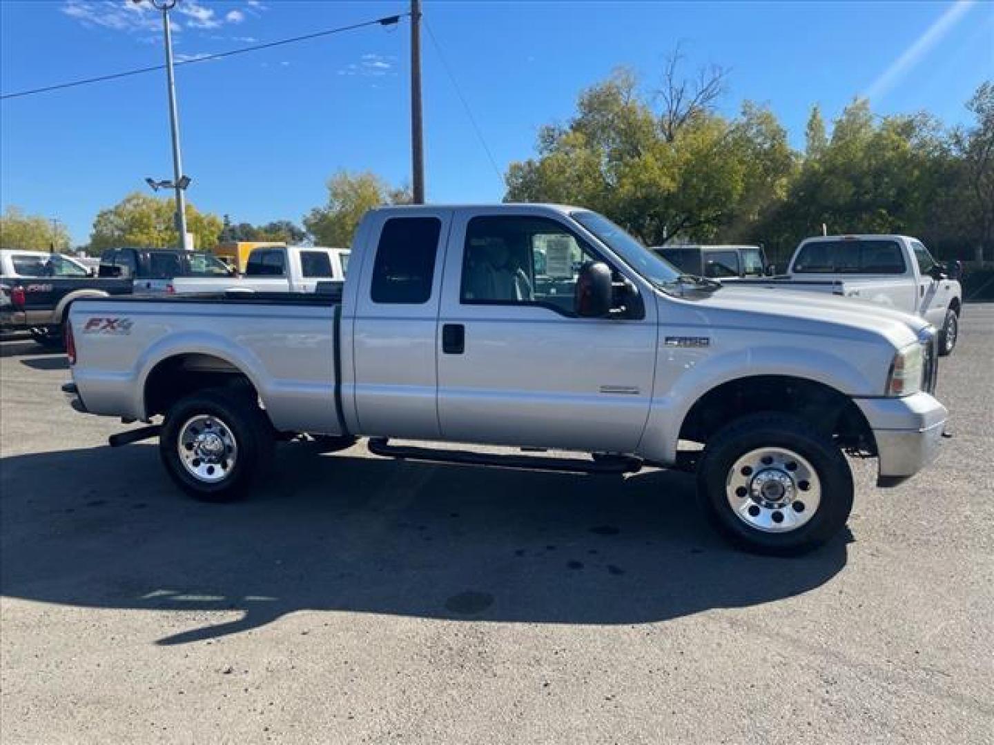 2006 Silver Clearcoat Metallic Ford F-250 Super Duty XLT (1FTSX21P96E) with an 6.0L Power Stroke 6.0L Diesel Turbo V8 325hp 560ft. lbs. Direct Injection engine, 5-Speed Automatic transmission, located at 800 Riverside Ave, Roseville, CA, 95678, (916) 773-4549, 38.732265, -121.291039 - DIESEL SUPER CAB 4X4 FX4 XLT CLEAN CARFAX - Photo#6