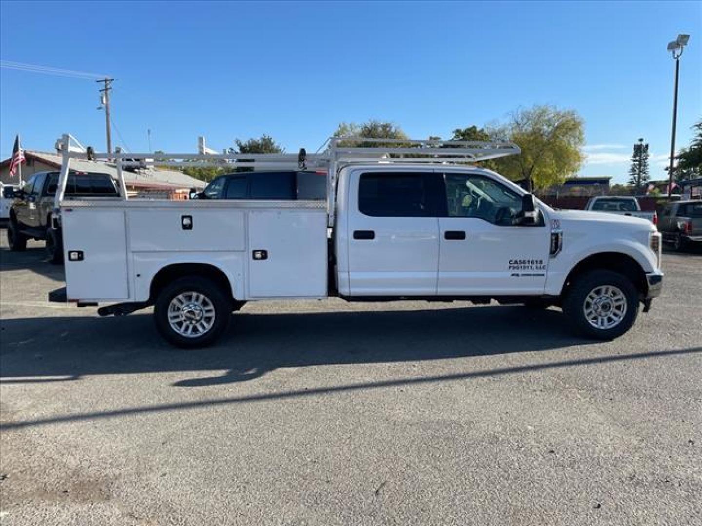 2018 White Ford F-350 Super Duty XLT (1FD8W3FT6JE) with an 6.7L Power Stroke 6.7L Biodiesel Turbo V8 330hp 750ft. lbs. Common Rail Direct Injection engine, 6-Speed Shiftable Automatic transmission, located at 800 Riverside Ave, Roseville, CA, 95678, (916) 773-4549, 38.732265, -121.291039 - DIESEL CREW CAB 4X4 UTILITY BED CLEAN CARFAX - Photo#5