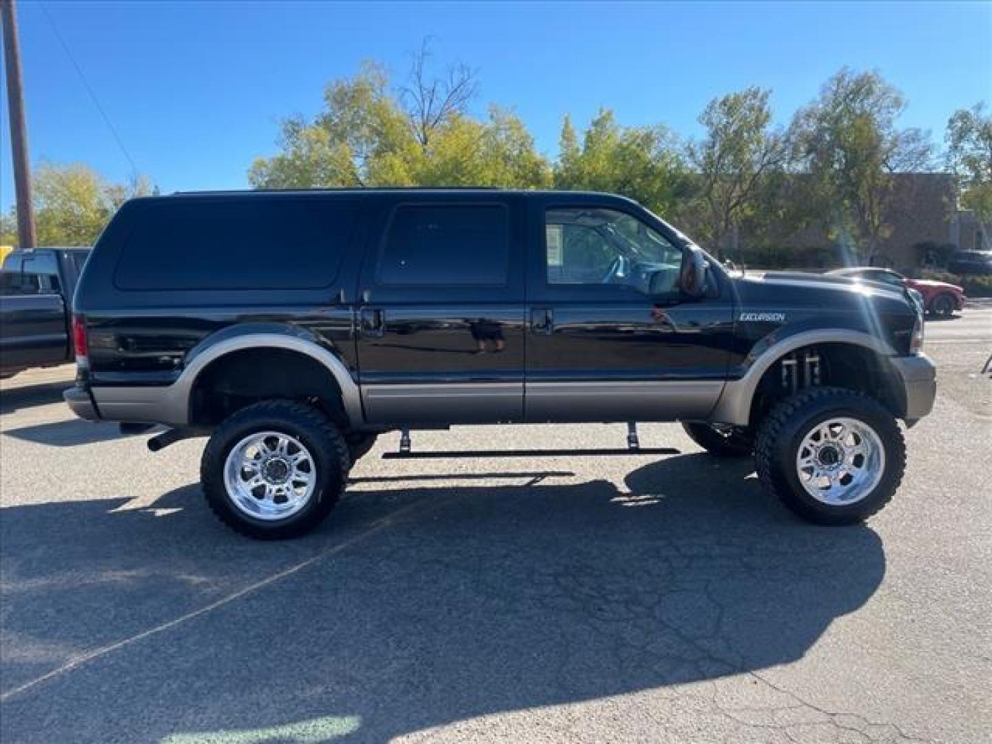 2005 Black Clearcoat Ford Excursion Eddie Bauer (1FMSU45P25E) with an 6.0L Power Stroke 6.0L Diesel Turbo V8 325hp 560ft. lbs. Common Rail Direct Injection engine, 5-Speed Automatic transmission, located at 800 Riverside Ave, Roseville, CA, 95678, (916) 773-4549, 38.732265, -121.291039 - DIESEL 4X4 EDDIE BAUER LIFTED LOW MILES NEW EGR AND OIL COOLER SERVICE RECORDS ONE OWNER - Photo#5