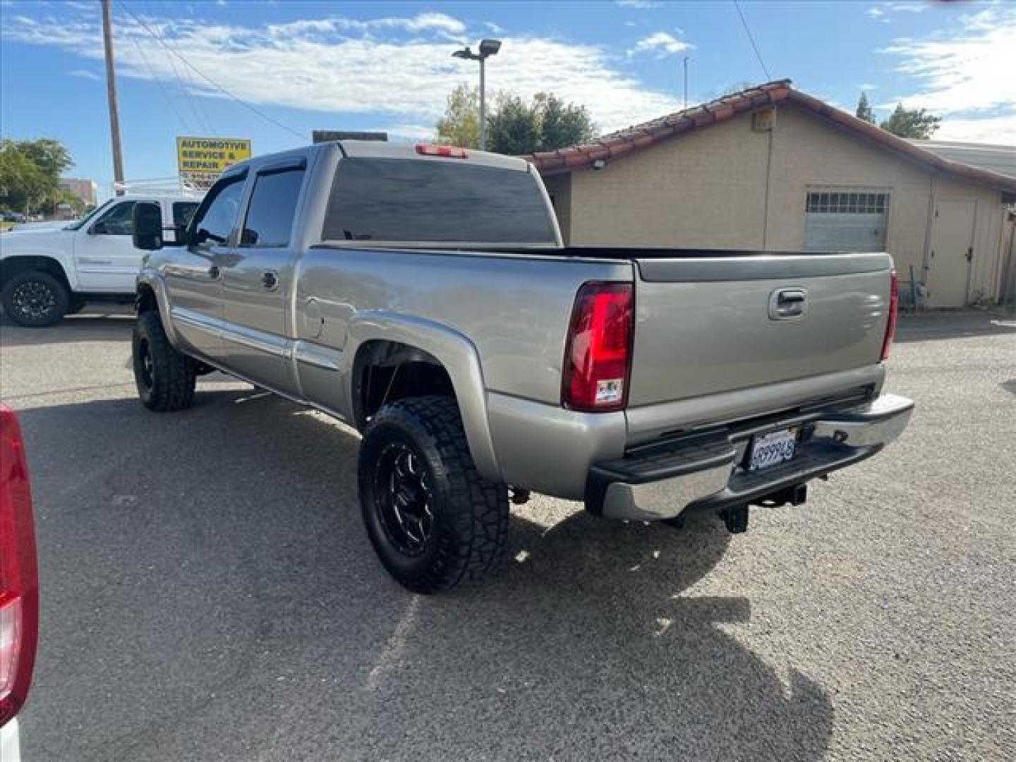 2001 Pewter Metallic GMC Sierra 2500HD SLE (1GTHK23G91F) with an Vortec 8.1L V8 330hp 450ft. lbs. Other engine, 5-Speed Automatic transmission, located at 800 Riverside Ave, Roseville, CA, 95678, (916) 773-4549, 38.732265, -121.291039 - Photo#2