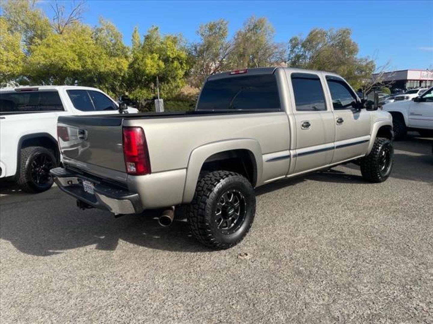 2001 Pewter Metallic GMC Sierra 2500HD SLE (1GTHK23G91F) with an Vortec 8.1L V8 330hp 450ft. lbs. Other engine, 5-Speed Automatic transmission, located at 800 Riverside Ave, Roseville, CA, 95678, (916) 773-4549, 38.732265, -121.291039 - Photo#3