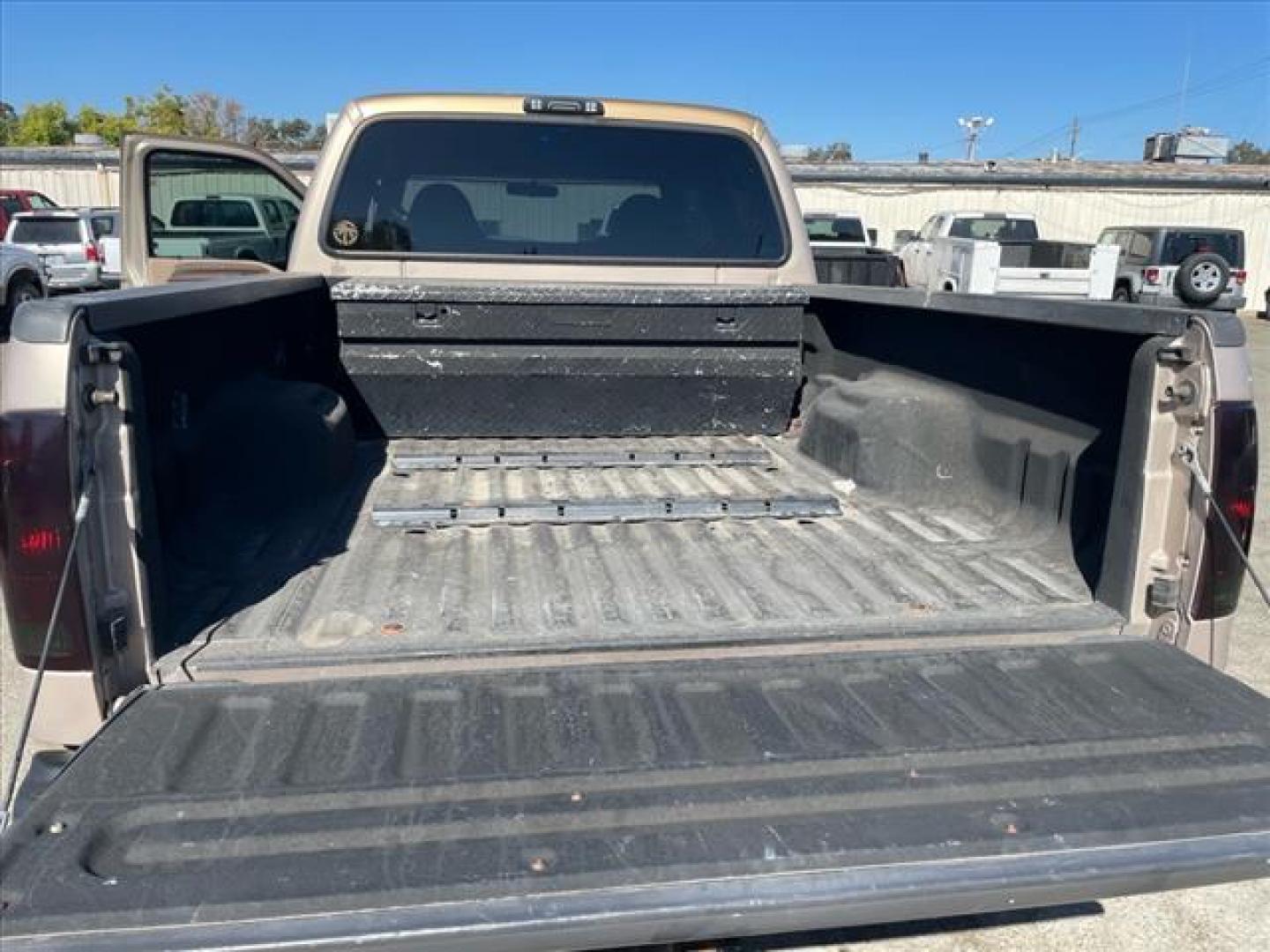 1999 Light Prairie Tan Clearcoat Metallic Ford F-250 Super Duty XLT (1FTNW21F7XE) with an 7.3L Turbocharged Diesel V8 OHV 16V FI Engine Other engine, 4-Speed Automatic transmission, located at 800 Riverside Ave, Roseville, CA, 95678, (916) 773-4549, 38.732265, -121.291039 - Photo#8