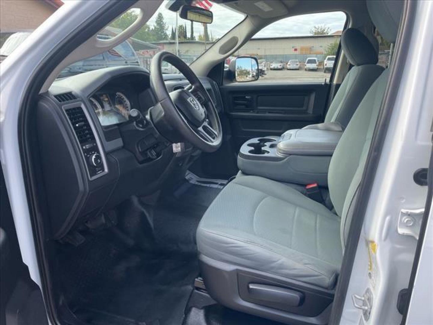 2017 Bright White Clear Coat RAM 3500 Tradesman (3C7WR8CJ1HG) with an 6.4L HEMI 6.4L V8 410hp 429ft. lbs. Sequential Multiport Fuel Injection engine, 6-Speed Shiftable Automatic transmission, located at 800 Riverside Ave, Roseville, CA, 95678, (916) 773-4549, 38.732265, -121.291039 - CREW CAB TRADESMAN 6.4 HEMI UTILITY BED SERVICE RECORDS ON CLEAN CARFAX - Photo#9