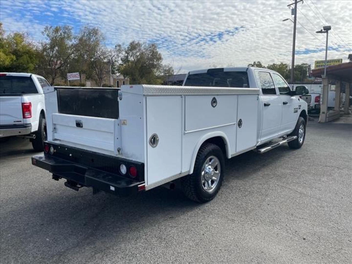 2017 Bright White Clear Coat RAM 3500 Tradesman (3C7WR8CJ1HG) with an 6.4L HEMI 6.4L V8 410hp 429ft. lbs. Sequential Multiport Fuel Injection engine, 6-Speed Shiftable Automatic transmission, located at 800 Riverside Ave, Roseville, CA, 95678, (916) 773-4549, 38.732265, -121.291039 - CREW CAB TRADESMAN 6.4 HEMI UTILITY BED SERVICE RECORDS ON CLEAN CARFAX - Photo#3