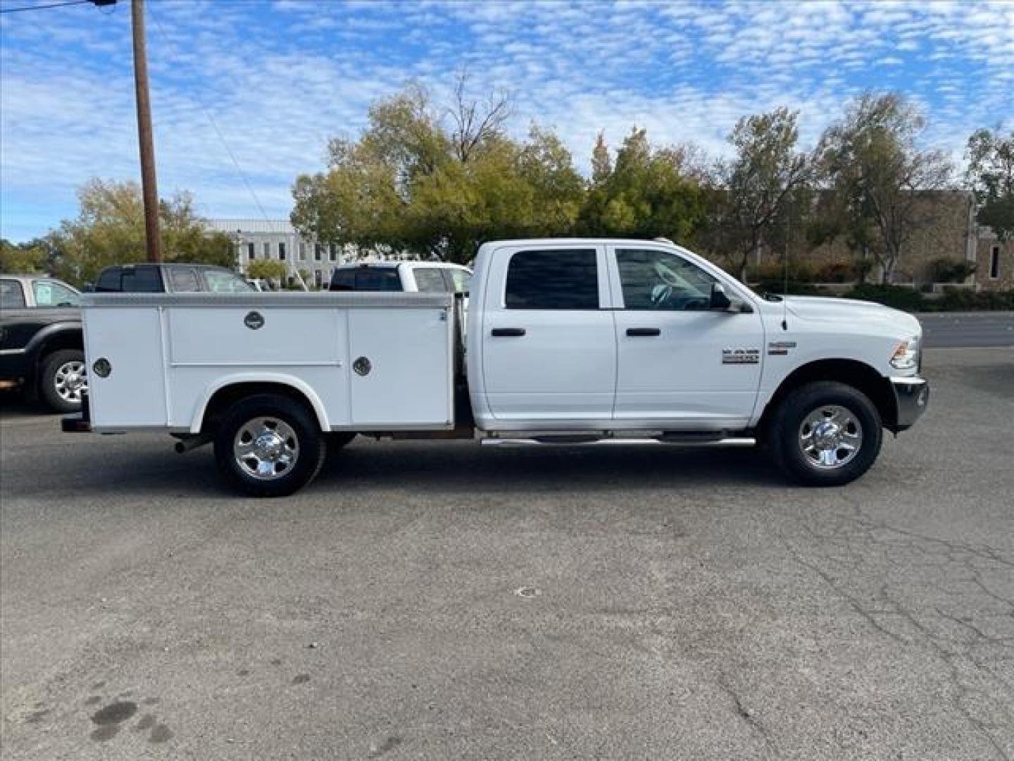 2017 Bright White Clear Coat RAM 3500 Tradesman (3C7WR8CJ1HG) with an 6.4L HEMI 6.4L V8 410hp 429ft. lbs. Sequential Multiport Fuel Injection engine, 6-Speed Shiftable Automatic transmission, located at 800 Riverside Ave, Roseville, CA, 95678, (916) 773-4549, 38.732265, -121.291039 - CREW CAB TRADESMAN 6.4 HEMI UTILITY BED SERVICE RECORDS ON CLEAN CARFAX - Photo#5