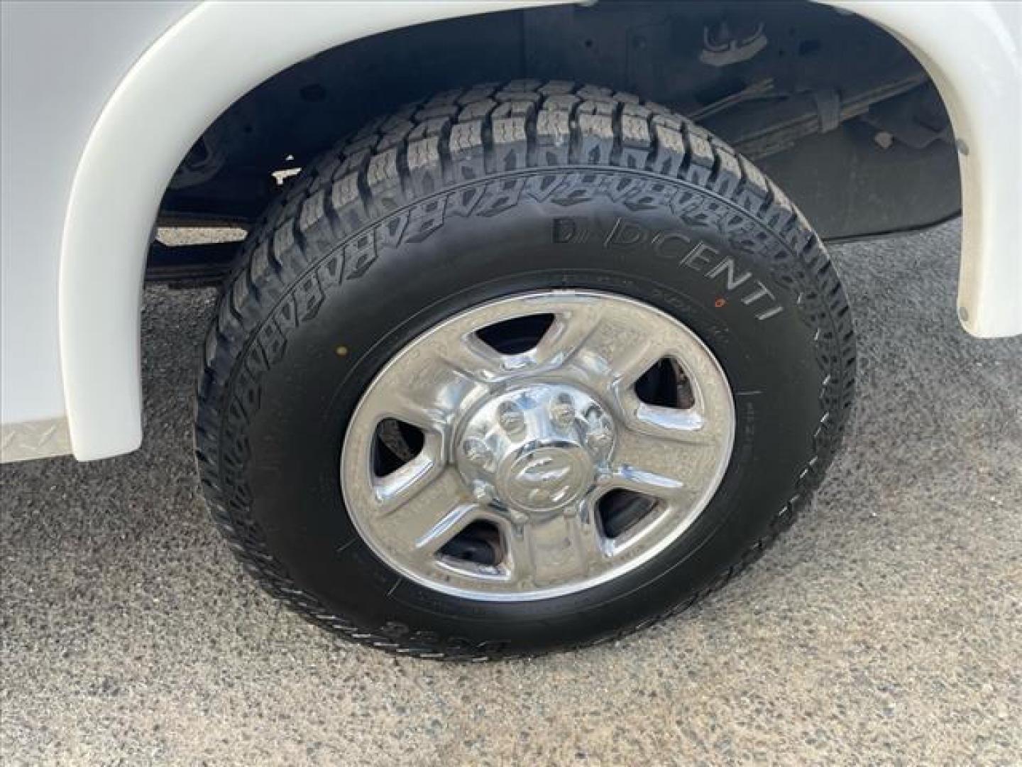 2017 Bright White Clear Coat RAM 3500 Tradesman (3C7WR8CJ1HG) with an 6.4L HEMI 6.4L V8 410hp 429ft. lbs. Sequential Multiport Fuel Injection engine, 6-Speed Shiftable Automatic transmission, located at 800 Riverside Ave, Roseville, CA, 95678, (916) 773-4549, 38.732265, -121.291039 - CREW CAB TRADESMAN 6.4 HEMI UTILITY BED SERVICE RECORDS ON CLEAN CARFAX - Photo#6