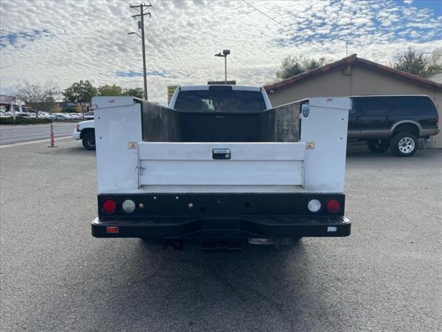 2017 Bright White Clear Coat RAM 3500 Tradesman (3C7WR8CJ1HG) with an 6.4L HEMI 6.4L V8 410hp 429ft. lbs. Sequential Multiport Fuel Injection engine, 6-Speed Shiftable Automatic transmission, located at 800 Riverside Ave, Roseville, CA, 95678, (916) 773-4549, 38.732265, -121.291039 - CREW CAB TRADESMAN 6.4 HEMI UTILITY BED SERVICE RECORDS ON CLEAN CARFAX - Photo#8