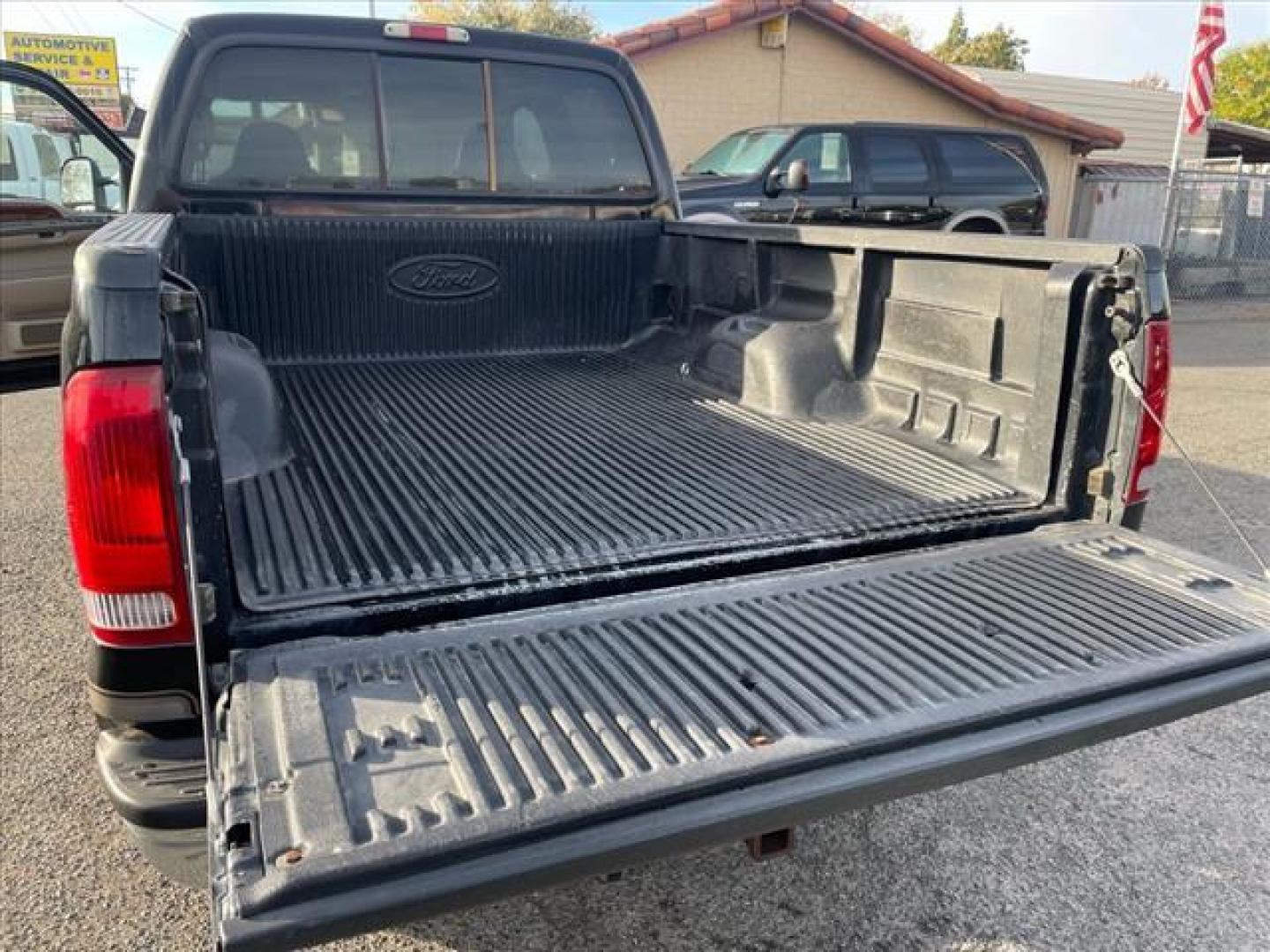 2003 Black/Arizona Beige Metallic Ford F-350 Super Duty Lariat (1FTSW31P13E) with an Power Stroke 6.0L Diesel Turbo V8 325hp 560ft. lbs. Other engine, 5-Speed Automatic transmission, located at 800 Riverside Ave, Roseville, CA, 95678, (916) 773-4549, 38.732265, -121.291039 - DIESEL CREW CAB 4X4 FX4 LARIAT OIL COOLER REPLACED SERVICE RECORDS ON CLEAN CARFAX - Photo#10