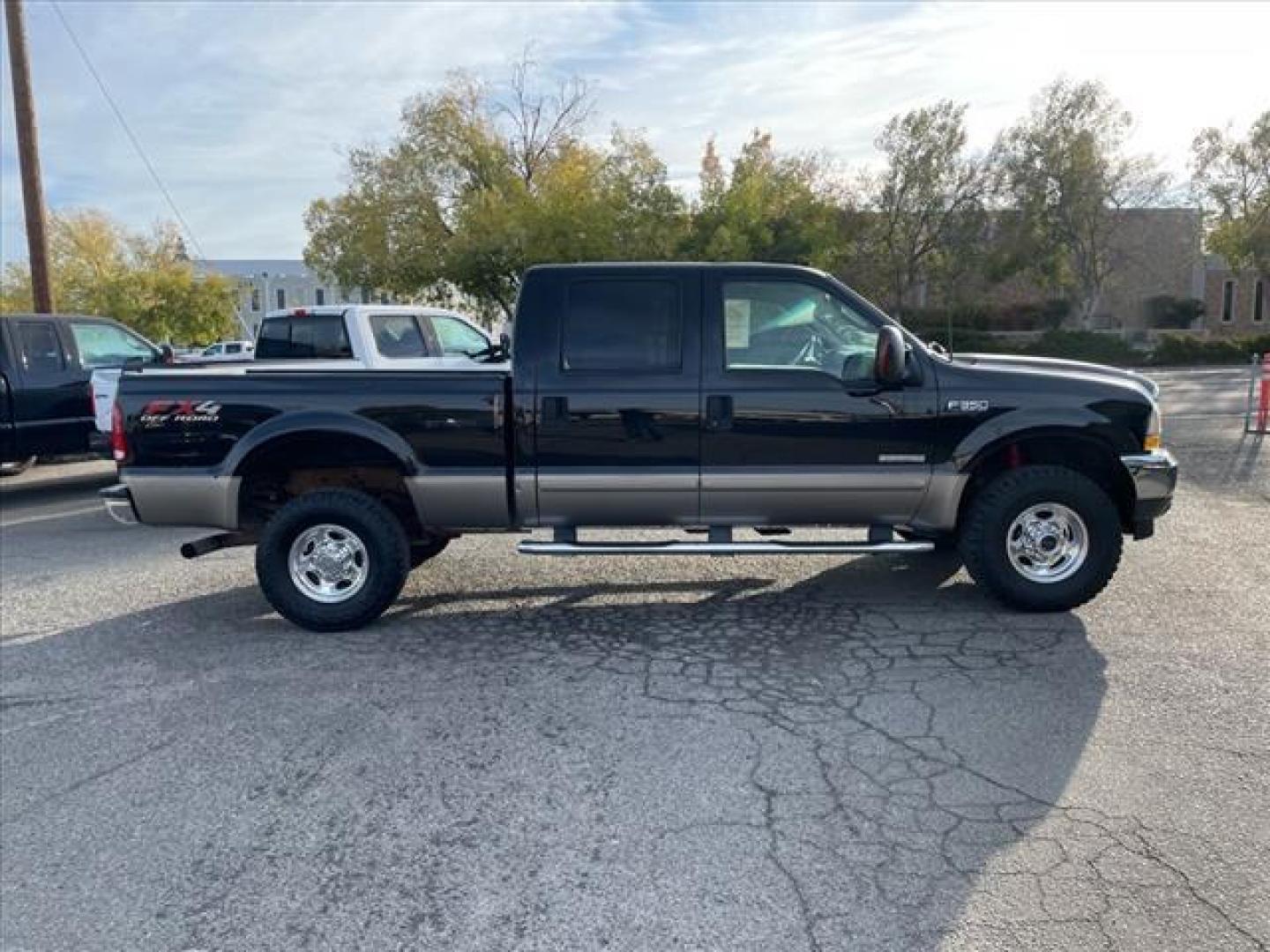 2003 Black/Arizona Beige Metallic Ford F-350 Super Duty Lariat (1FTSW31P13E) with an Power Stroke 6.0L Diesel Turbo V8 325hp 560ft. lbs. Other engine, 5-Speed Automatic transmission, located at 800 Riverside Ave, Roseville, CA, 95678, (916) 773-4549, 38.732265, -121.291039 - DIESEL CREW CAB 4X4 FX4 LARIAT OIL COOLER REPLACED SERVICE RECORDS ON CLEAN CARFAX - Photo#6