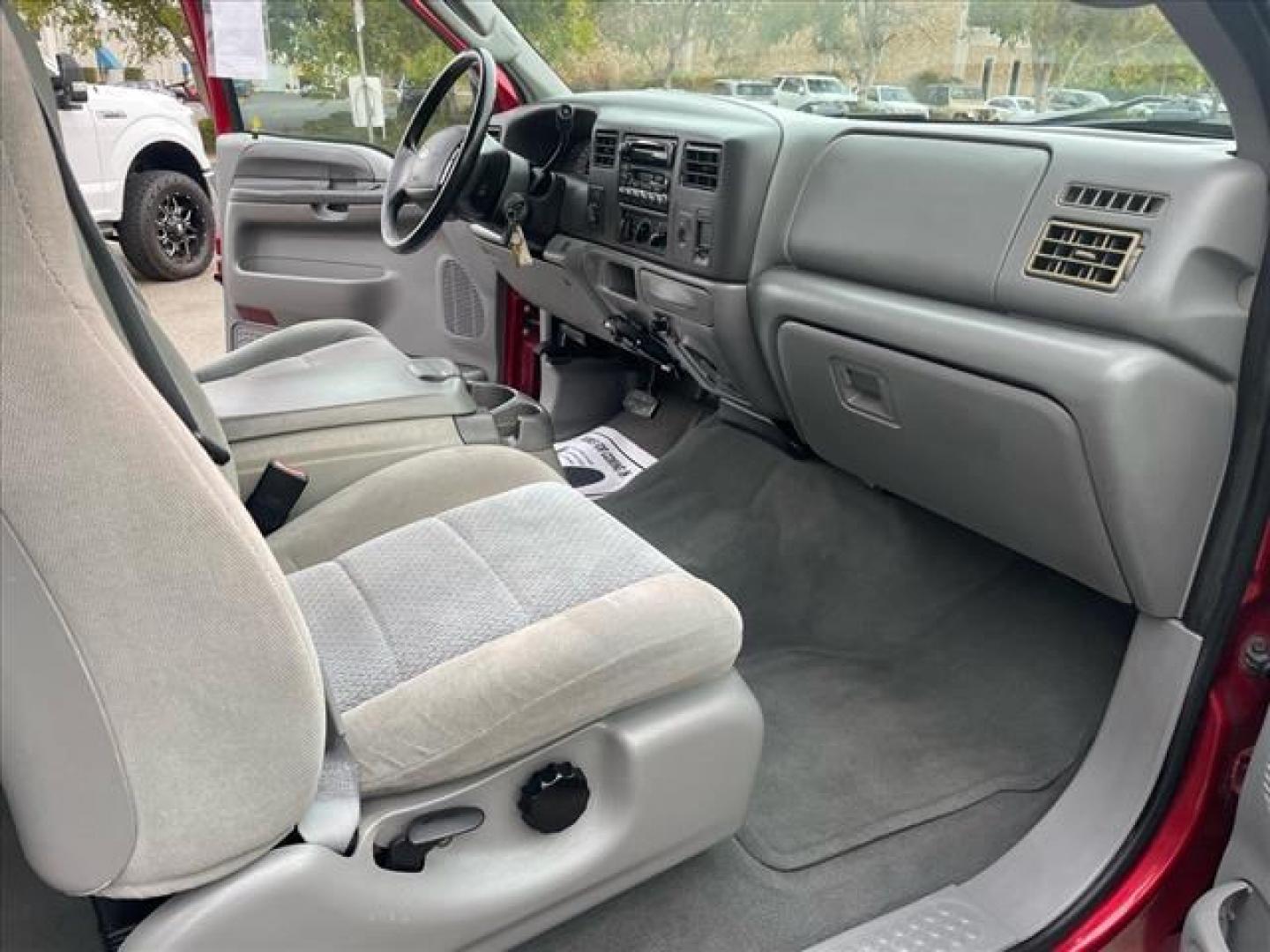 2003 Toreador Red Metallic Ford F-250 Super Duty XLT (1FTNX21P83E) with an Power Stroke 6.0L Diesel Turbo V8 325hp 560ft. lbs. Other engine, 5-Speed Automatic transmission, located at 800 Riverside Ave, Roseville, CA, 95678, (916) 773-4549, 38.732265, -121.291039 - Photo#12