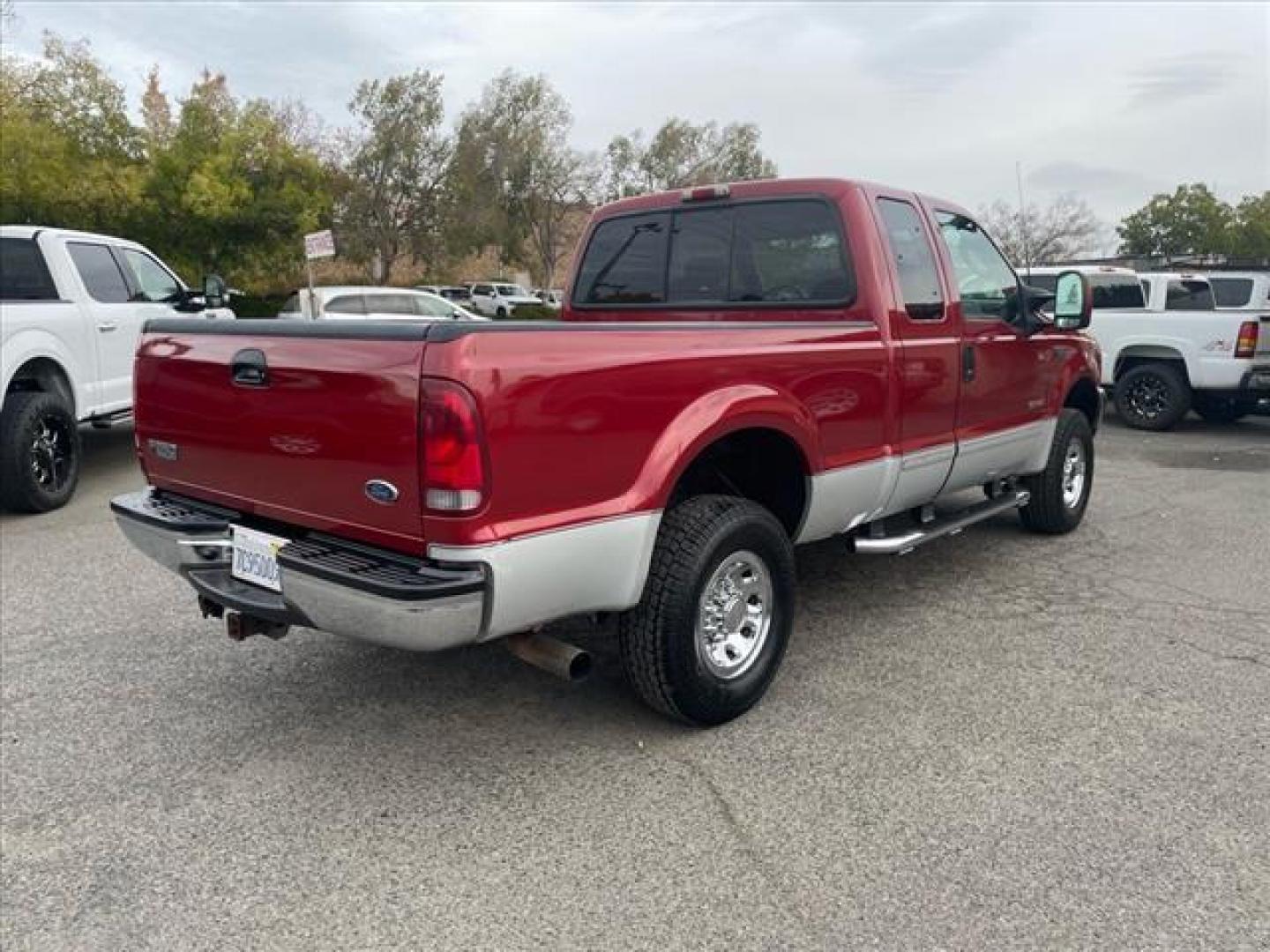 2003 Toreador Red Metallic Ford F-250 Super Duty XLT (1FTNX21P83E) with an Power Stroke 6.0L Diesel Turbo V8 325hp 560ft. lbs. Other engine, 5-Speed Automatic transmission, located at 800 Riverside Ave, Roseville, CA, 95678, (916) 773-4549, 38.732265, -121.291039 - Photo#3