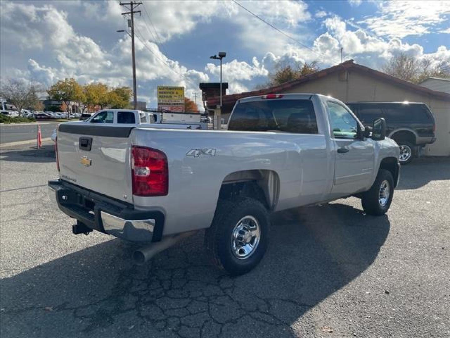 2008 Silver Birch Metallic Chevrolet Silverado 2500HD LT1 (1GCHK24658E) with an 6.6L Duramax 6.6L Diesel Turbo V8 365hp 660ft. lbs. Common Rail Direct Injection engine, Allison 1000 6-Speed Shiftable Automatic transmission, located at 800 Riverside Ave, Roseville, CA, 95678, (916) 773-4549, 38.732265, -121.291039 - Photo#4