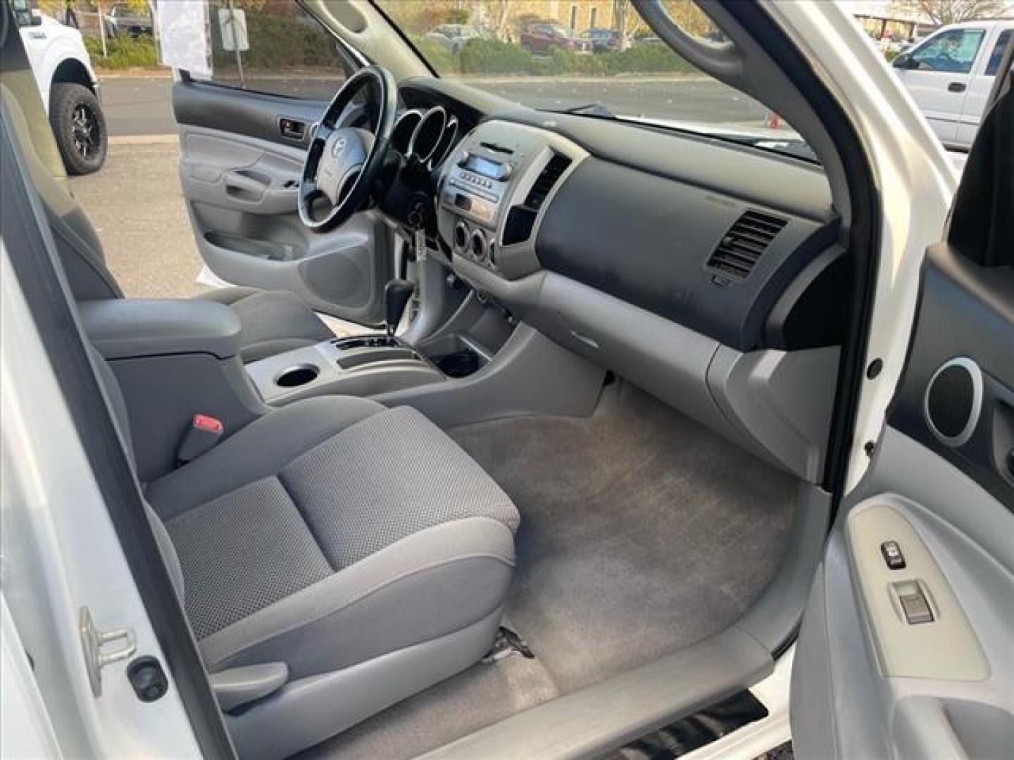 2006 Super White Toyota Tacoma V6 (5TELU42N96Z) with an 4.0L 4.0L NA V6 double overhead cam (DOHC) 24V Other engine, 5-Speed Automatic transmission, located at 800 Riverside Ave, Roseville, CA, 95678, (916) 773-4549, 38.732265, -121.291039 - Photo#12