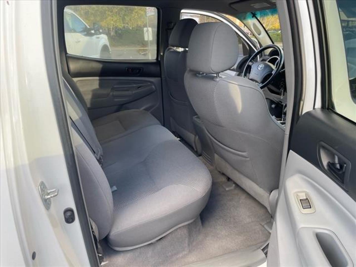 2006 Super White Toyota Tacoma V6 (5TELU42N96Z) with an 4.0L 4.0L NA V6 double overhead cam (DOHC) 24V Other engine, 5-Speed Automatic transmission, located at 800 Riverside Ave, Roseville, CA, 95678, (916) 773-4549, 38.732265, -121.291039 - Photo#13