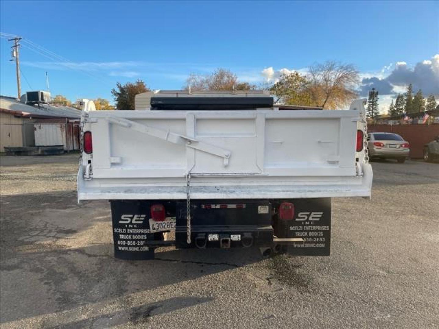 2017 White Ford F-550 XL (1FDUF5GT3HE) with an 6.7L 8 Cylinder Other engine, 6-Speed Automatic transmission, located at 800 Riverside Ave, Roseville, CA, 95678, (916) 773-4549, 38.732265, -121.291039 - DIESEL DUMP BED ONE OWNER CLEAN CARFAX - Photo#7