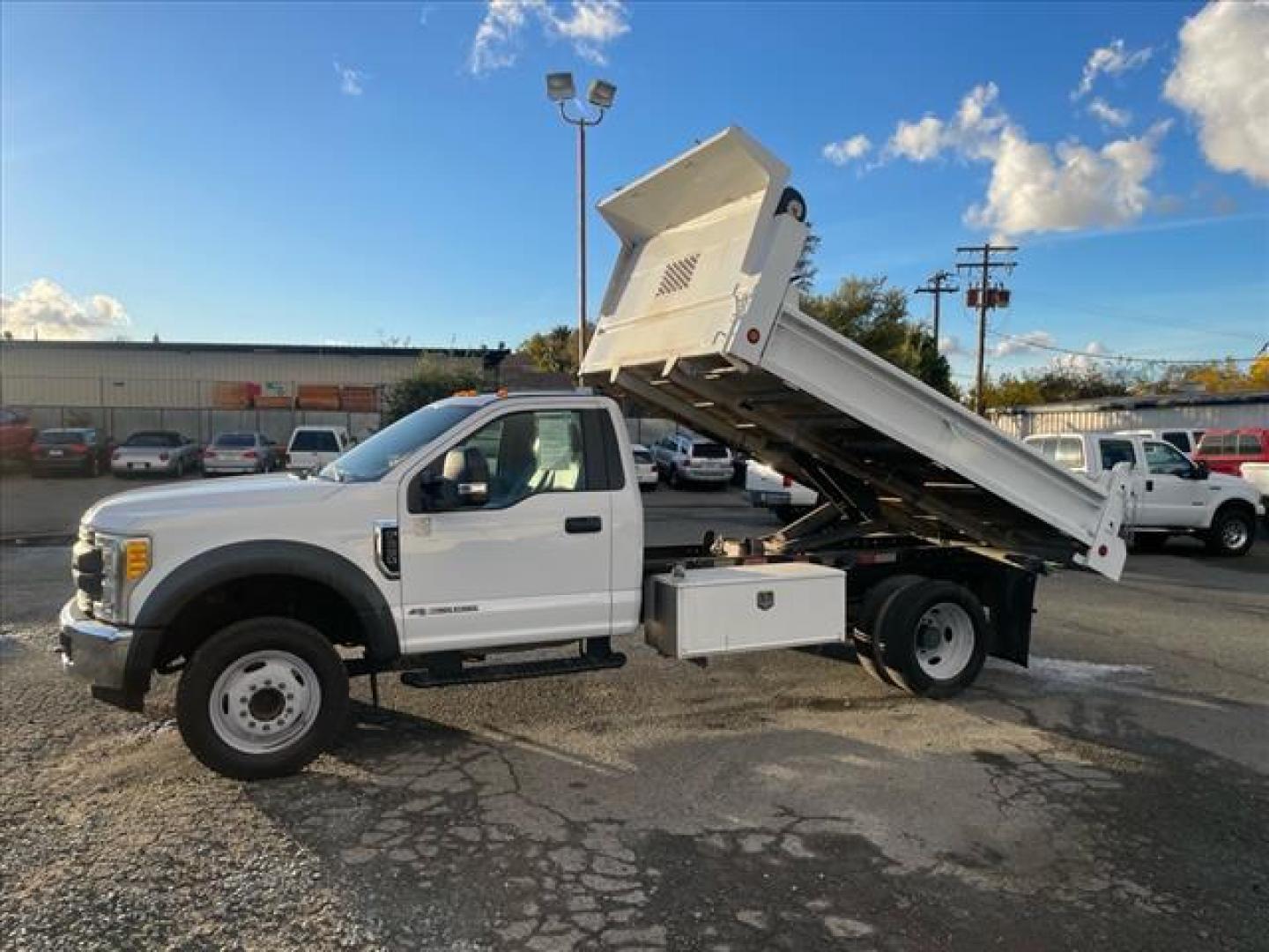 2017 White Ford F-550 XL (1FDUF5GT3HE) with an 6.7L 8 Cylinder Other engine, 6-Speed Automatic transmission, located at 800 Riverside Ave, Roseville, CA, 95678, (916) 773-4549, 38.732265, -121.291039 - DIESEL DUMP BED ONE OWNER CLEAN CARFAX - Photo#8