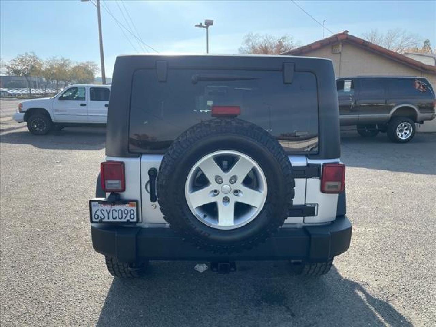 2011 Bright Silver Metallic Clear Coat Jeep Wrangler Unlimited Rubicon (1J4BA6H18BL) with an 3.8L 3.8L V6 202hp 237ft. lbs. Sequential Multiport Fuel Injection engine, 4-Speed Automatic transmission, located at 800 Riverside Ave, Roseville, CA, 95678, (916) 773-4549, 38.732265, -121.291039 - Photo#9