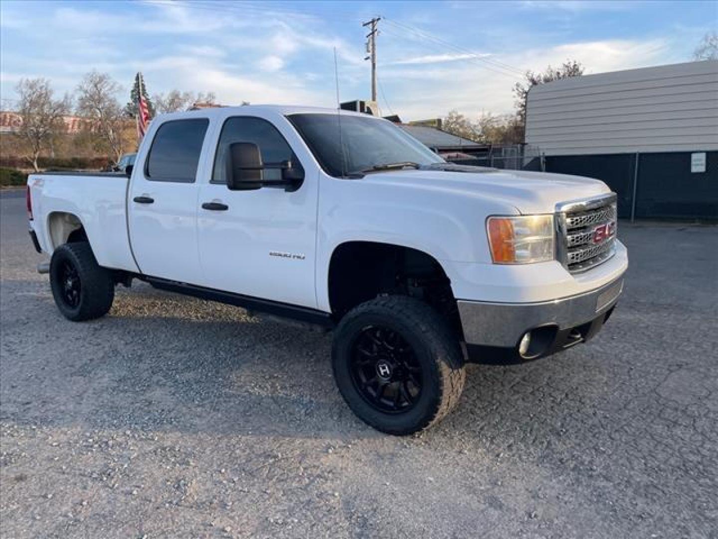 2014 Summit White GMC Sierra 2500HD SLE (1GT120C83EF) with an 6.6L Duramax 6.6L Diesel Turbo V8 397hp 765ft. lbs. Common Rail Direct Injection engine, Allison 1000 6-Speed Shiftable Automatic transmission, located at 800 Riverside Ave, Roseville, CA, 95678, (916) 773-4549, 38.732265, -121.291039 - DURAMAX DIESEL CREW CAB 4X4 SLE LIFTED ALLISON TRANSMISSION SERVICE RECORDS ON CLEAN CARFAX - Photo#1