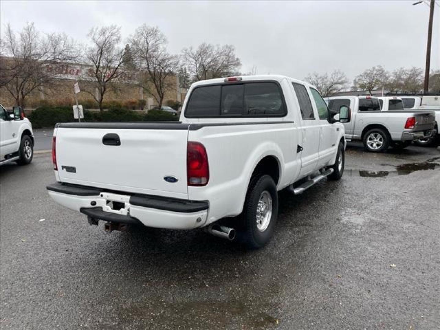 2003 Oxford White Ford F-250 Super Duty XLT (1FTNW20P43E) with an 6.0L Power Stroke 6.0L Diesel Turbo V8 325hp 560ft. lbs. Other engine, 5-Speed Automatic transmission, located at 800 Riverside Ave, Roseville, CA, 95678, (916) 773-4549, 38.732265, -121.291039 - Photo#3