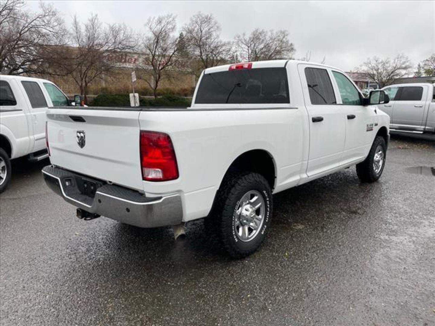 2017 Bright White Clear Coat RAM 2500 Tradesman (3C6UR4CJ9HG) with an 6.4L HEMI 6.4L V8 410hp 429ft. lbs. Sequential Multiport Fuel Injection engine, 6-Speed Shiftable Automatic transmission, located at 800 Riverside Ave, Roseville, CA, 95678, (916) 773-4549, 38.732265, -121.291039 - CREW CAB TRADESMAN 6.4 HEMI V8 ONE OWNER - Photo#4