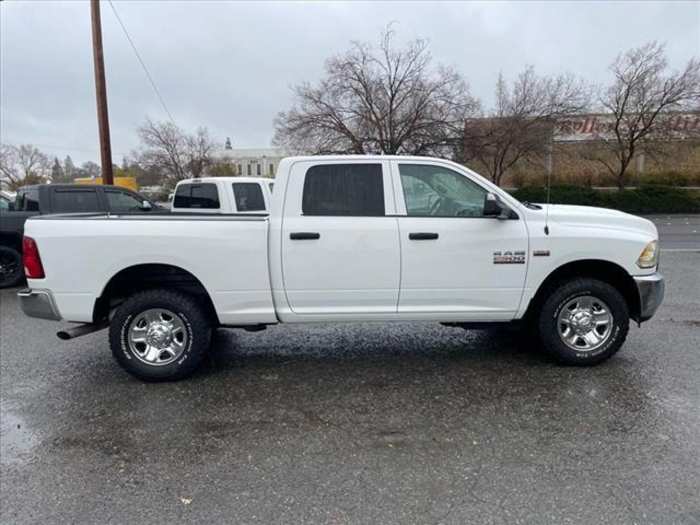 2017 Bright White Clear Coat RAM 2500 Tradesman (3C6UR4CJ9HG) with an 6.4L HEMI 6.4L V8 410hp 429ft. lbs. Sequential Multiport Fuel Injection engine, 6-Speed Shiftable Automatic transmission, located at 800 Riverside Ave, Roseville, CA, 95678, (916) 773-4549, 38.732265, -121.291039 - CREW CAB TRADESMAN 6.4 HEMI V8 ONE OWNER - Photo#6