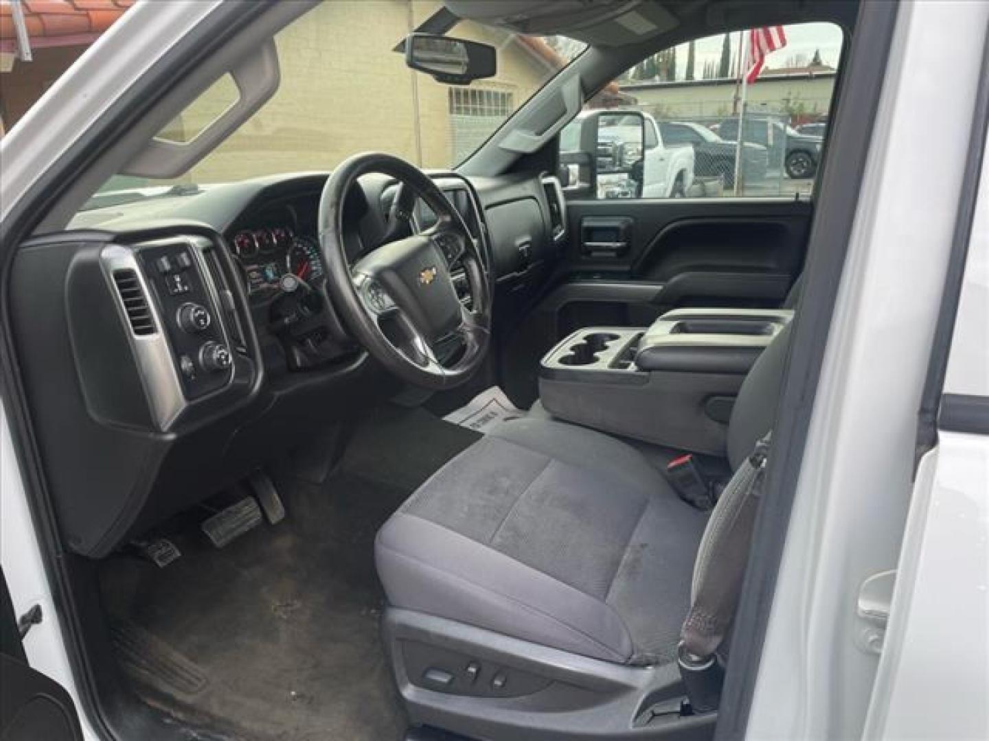 2017 Summit White Chevrolet Silverado 2500HD LT (1GC2KVEG2HZ) with an 6.0L Vortec 6.0L Flex Fuel V8 360hp 380ft. lbs. Sequential Electronic Fuel Injection engine, 6-Speed Shiftable Automatic transmission, located at 800 Riverside Ave, Roseville, CA, 95678, (916) 773-4549, 38.732265, -121.291039 - Photo#12