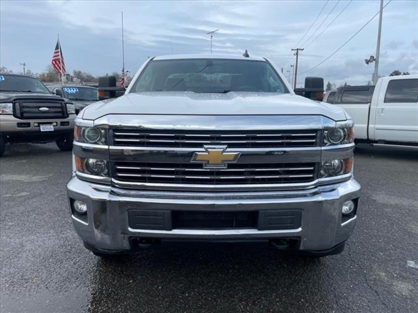 2017 Summit White Chevrolet Silverado 2500HD LT (1GC2KVEG2HZ) with an 6.0L Vortec 6.0L Flex Fuel V8 360hp 380ft. lbs. Sequential Electronic Fuel Injection engine, 6-Speed Shiftable Automatic transmission, located at 800 Riverside Ave, Roseville, CA, 95678, (916) 773-4549, 38.732265, -121.291039 - Photo#6