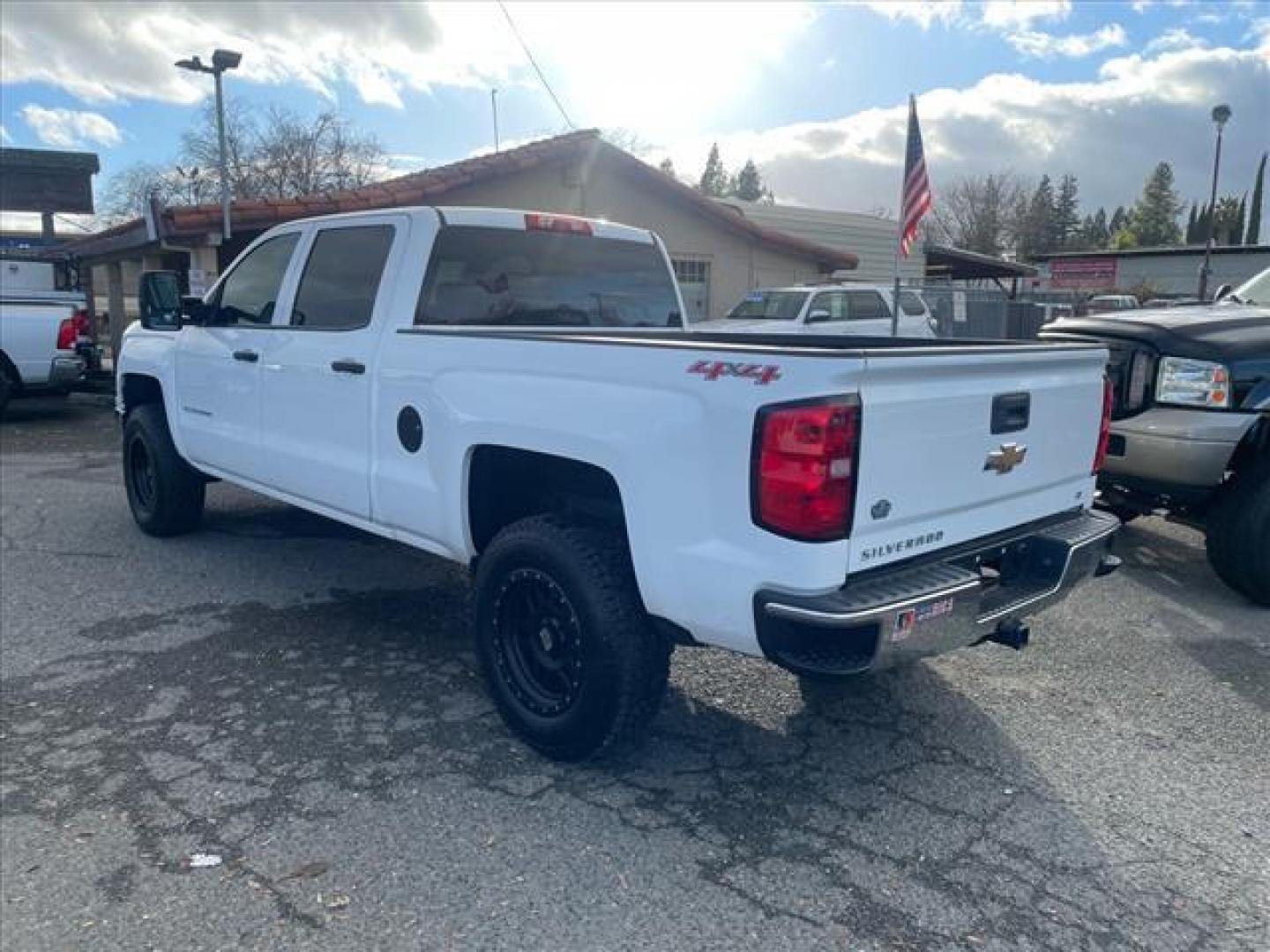 2014 Summit White Chevrolet Silverado 1500 LT (3GCUKREC7EG) with an 5.3L EcoTec3 5.3L Flex Fuel V8 355hp 383ft. lbs. Direct Injection engine, 6-Speed Shiftable Automatic w/Overdrive transmission, located at 800 Riverside Ave, Roseville, CA, 95678, (916) 773-4549, 38.732265, -121.291039 - 4X4 CREW CAB LT 95K MILES - Photo#2