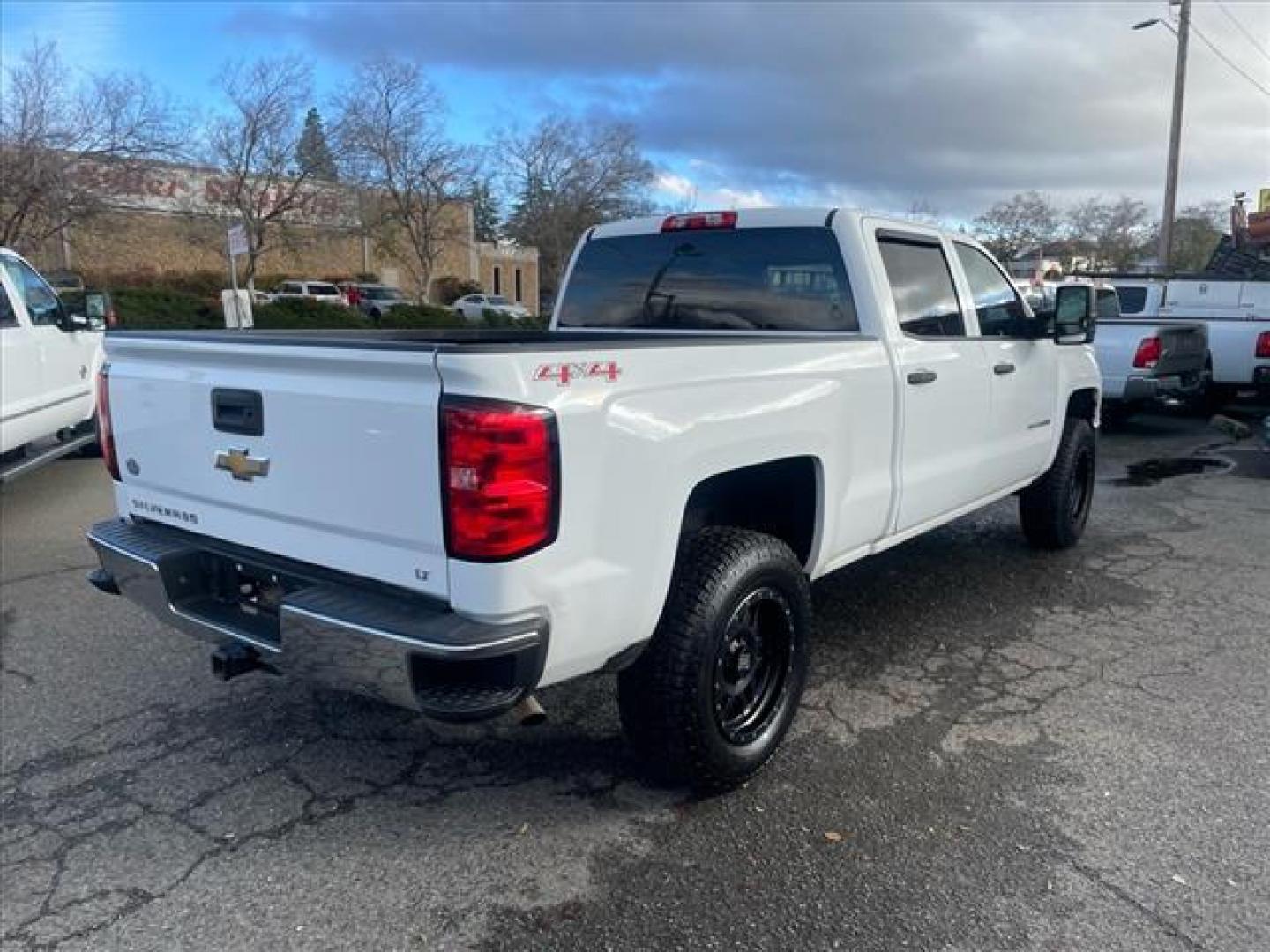 2014 Summit White Chevrolet Silverado 1500 LT (3GCUKREC7EG) with an 5.3L EcoTec3 5.3L Flex Fuel V8 355hp 383ft. lbs. Direct Injection engine, 6-Speed Shiftable Automatic w/Overdrive transmission, located at 800 Riverside Ave, Roseville, CA, 95678, (916) 773-4549, 38.732265, -121.291039 - 4X4 CREW CAB LT 95K MILES - Photo#3