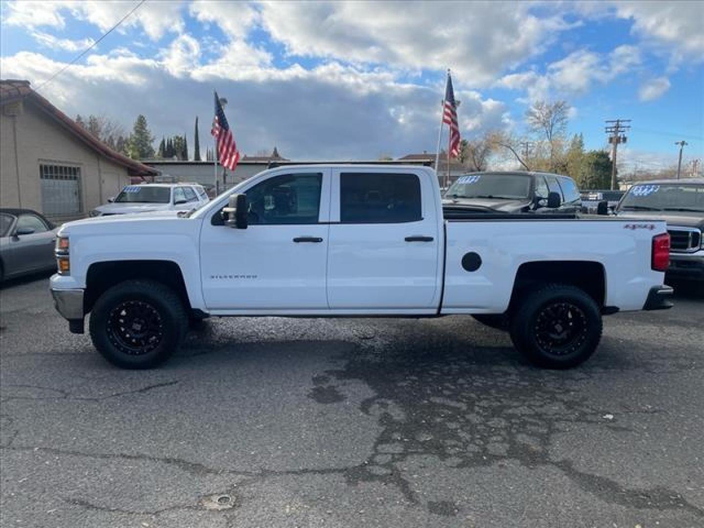 2014 Summit White Chevrolet Silverado 1500 LT (3GCUKREC7EG) with an 5.3L EcoTec3 5.3L Flex Fuel V8 355hp 383ft. lbs. Direct Injection engine, 6-Speed Shiftable Automatic w/Overdrive transmission, located at 800 Riverside Ave, Roseville, CA, 95678, (916) 773-4549, 38.732265, -121.291039 - 4X4 CREW CAB LT 95K MILES - Photo#4