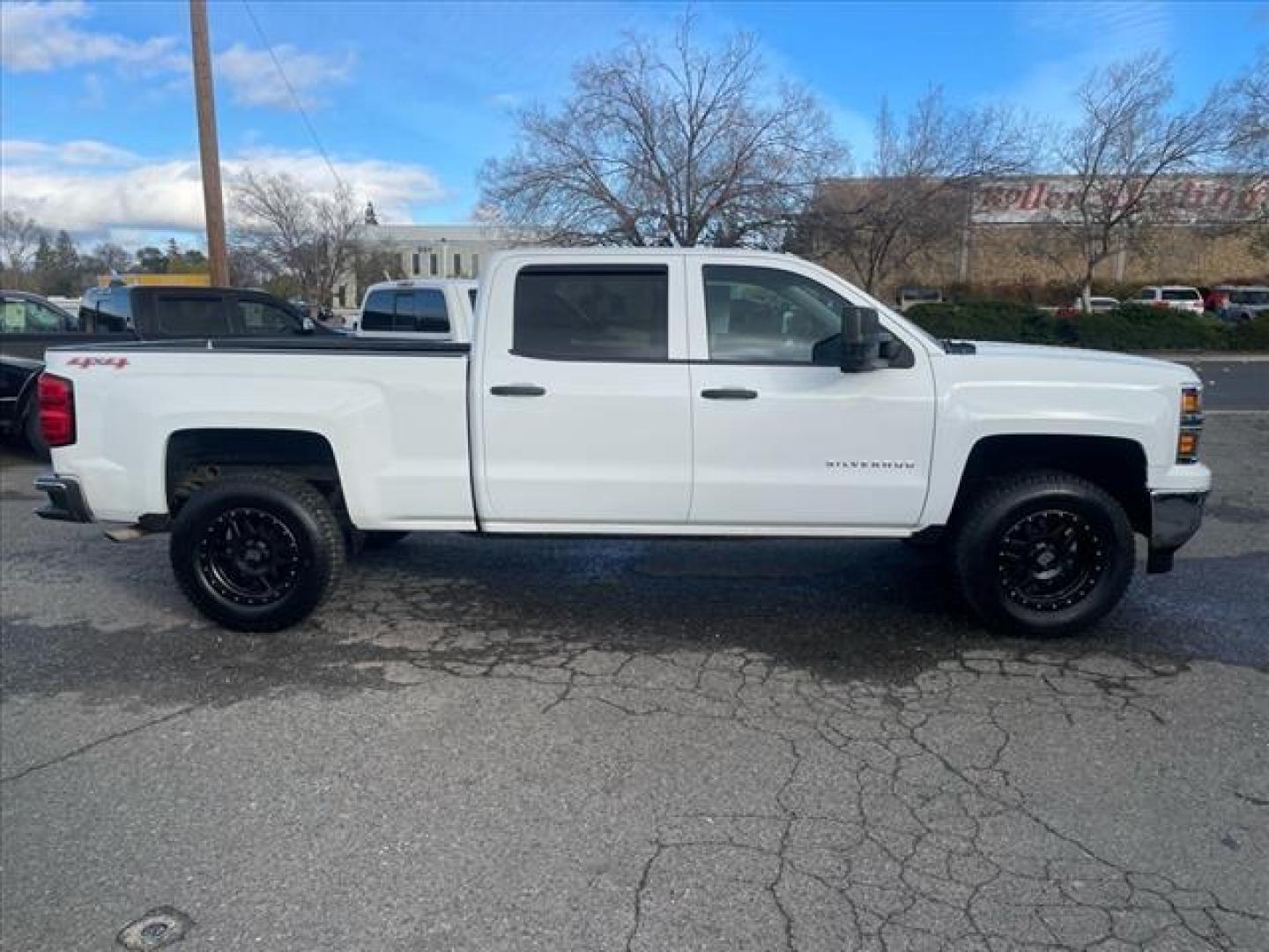 2014 Summit White Chevrolet Silverado 1500 LT (3GCUKREC7EG) with an 5.3L EcoTec3 5.3L Flex Fuel V8 355hp 383ft. lbs. Direct Injection engine, 6-Speed Shiftable Automatic w/Overdrive transmission, located at 800 Riverside Ave, Roseville, CA, 95678, (916) 773-4549, 38.732265, -121.291039 - 4X4 CREW CAB LT 95K MILES - Photo#5