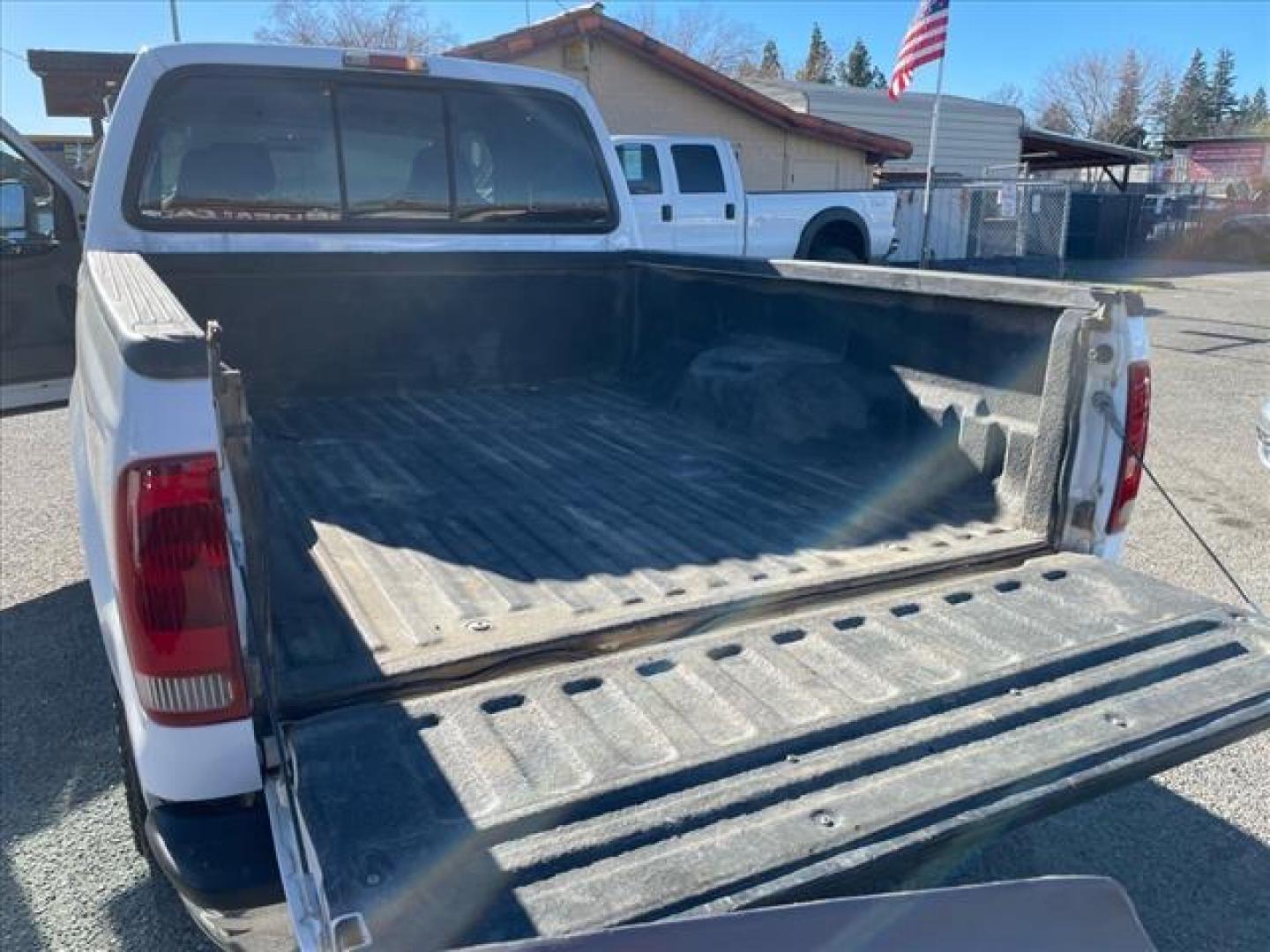 2006 Oxford White Clearcoat Ford F-250 Super Duty XLT (1FTSW21P96E) with an 6.0L Power Stroke 6.0L Diesel Turbo V8 325hp 560ft. lbs. Direct Injection engine, 5-Speed Automatic transmission, located at 800 Riverside Ave, Roseville, CA, 95678, (916) 773-4549, 38.732265, -121.291039 - DIESEL CREW CAB 4X4 FX4 XLT HEADSTUDS BULLET PROOF EGR COOLER CLEAN CARFAX - Photo#9