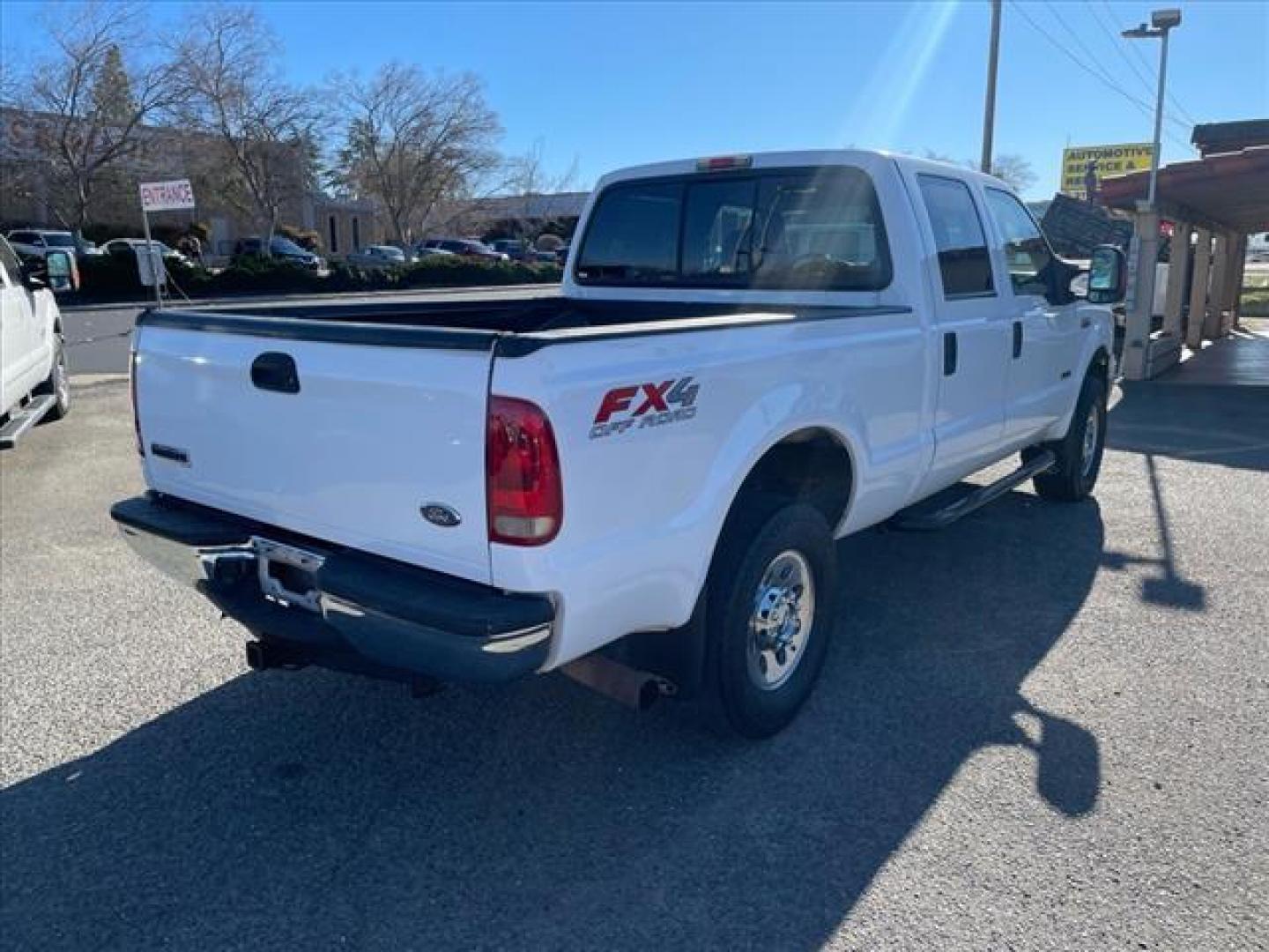 2006 Oxford White Clearcoat Ford F-250 Super Duty XLT (1FTSW21P96E) with an 6.0L Power Stroke 6.0L Diesel Turbo V8 325hp 560ft. lbs. Direct Injection engine, 5-Speed Automatic transmission, located at 800 Riverside Ave, Roseville, CA, 95678, (916) 773-4549, 38.732265, -121.291039 - DIESEL CREW CAB 4X4 FX4 XLT HEADSTUDS BULLET PROOF EGR COOLER CLEAN CARFAX - Photo#3