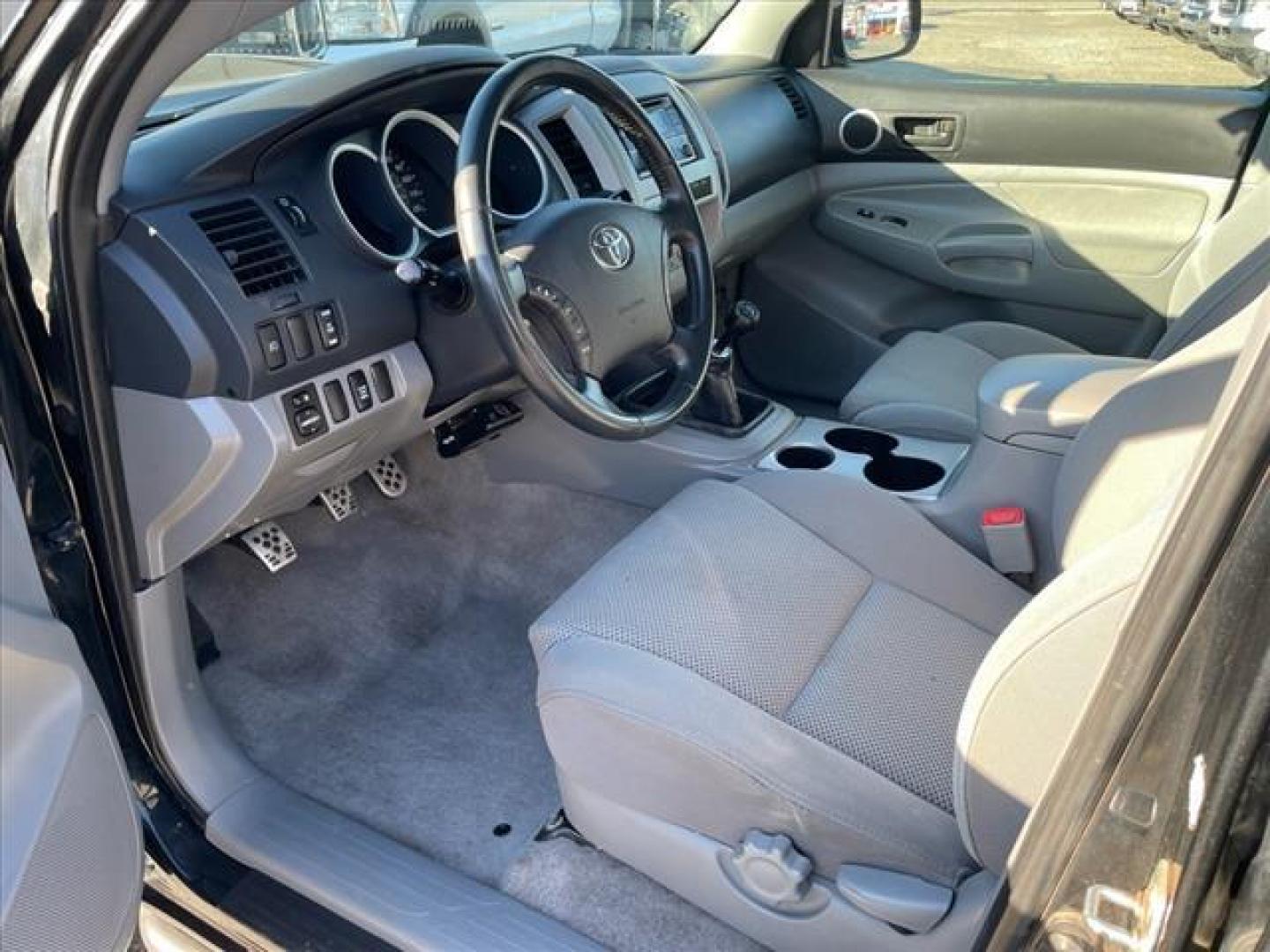 2008 Black Sand Pearl Toyota Tacoma V6 (5TELU42N88Z) with an 4.0L 4.0L V6 236hp 266ft. lbs. Sequential Electronic Fuel Injection engine, 6-Speed Manual transmission, located at 800 Riverside Ave, Roseville, CA, 95678, (916) 773-4549, 38.732265, -121.291039 - 4X4 DOUBLE CAB - Photo#11