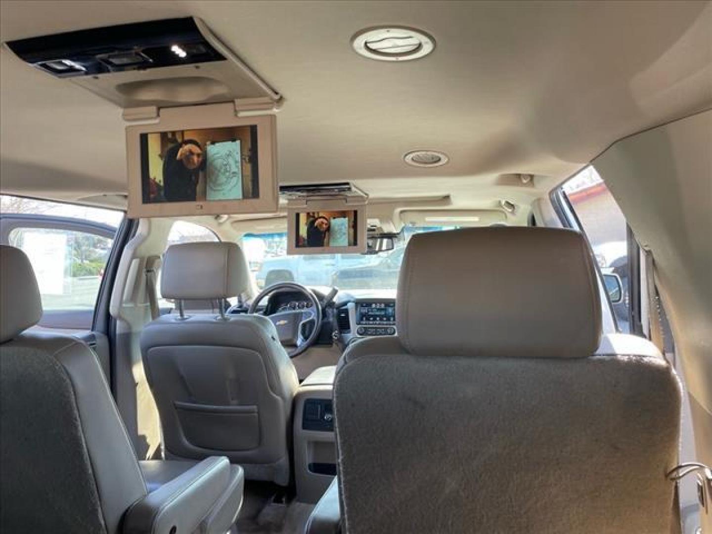 2015 White Diamond Tricoat Chevrolet Suburban LTZ (1GNSKKKC0FR) with an 5.3L EcoTec3 5.3L Flex Fuel V8 355hp 383ft. lbs. Direct Injection engine, 6-Speed Shiftable Automatic w/Overdrive transmission, located at 800 Riverside Ave, Roseville, CA, 95678, (916) 773-4549, 38.732265, -121.291039 - 4X4 LTZ DVD CLEAN CARFAX - Photo#14