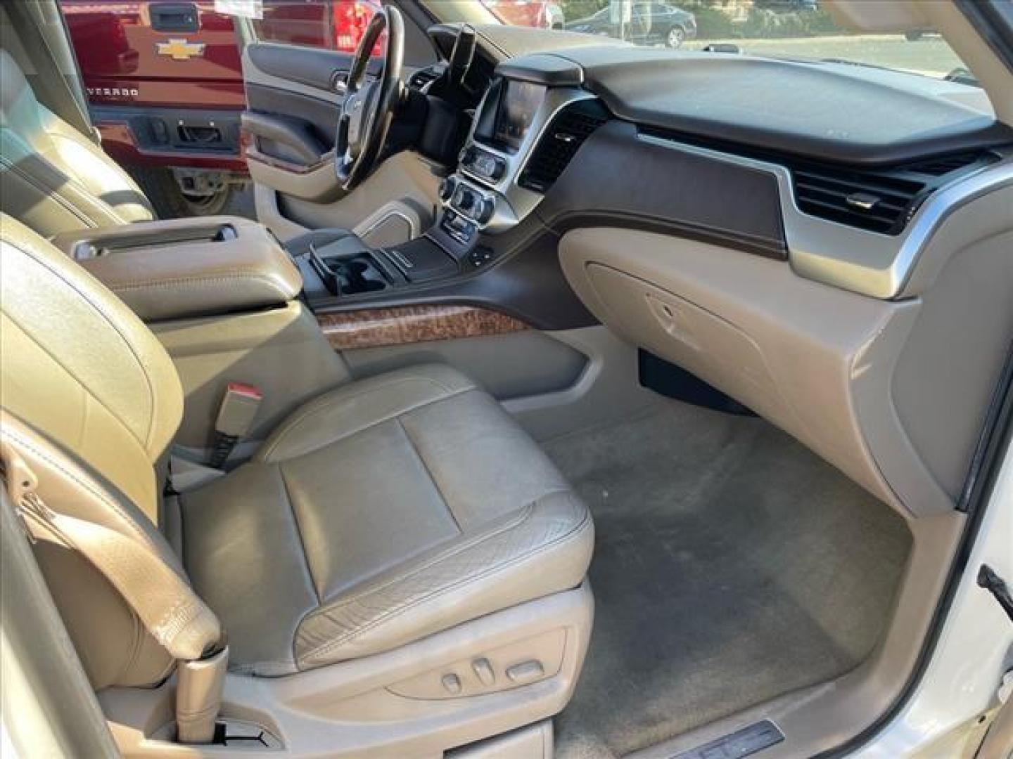 2015 White Diamond Tricoat Chevrolet Suburban LTZ (1GNSKKKC0FR) with an 5.3L EcoTec3 5.3L Flex Fuel V8 355hp 383ft. lbs. Direct Injection engine, 6-Speed Shiftable Automatic w/Overdrive transmission, located at 800 Riverside Ave, Roseville, CA, 95678, (916) 773-4549, 38.732265, -121.291039 - 4X4 LTZ DVD CLEAN CARFAX - Photo#15