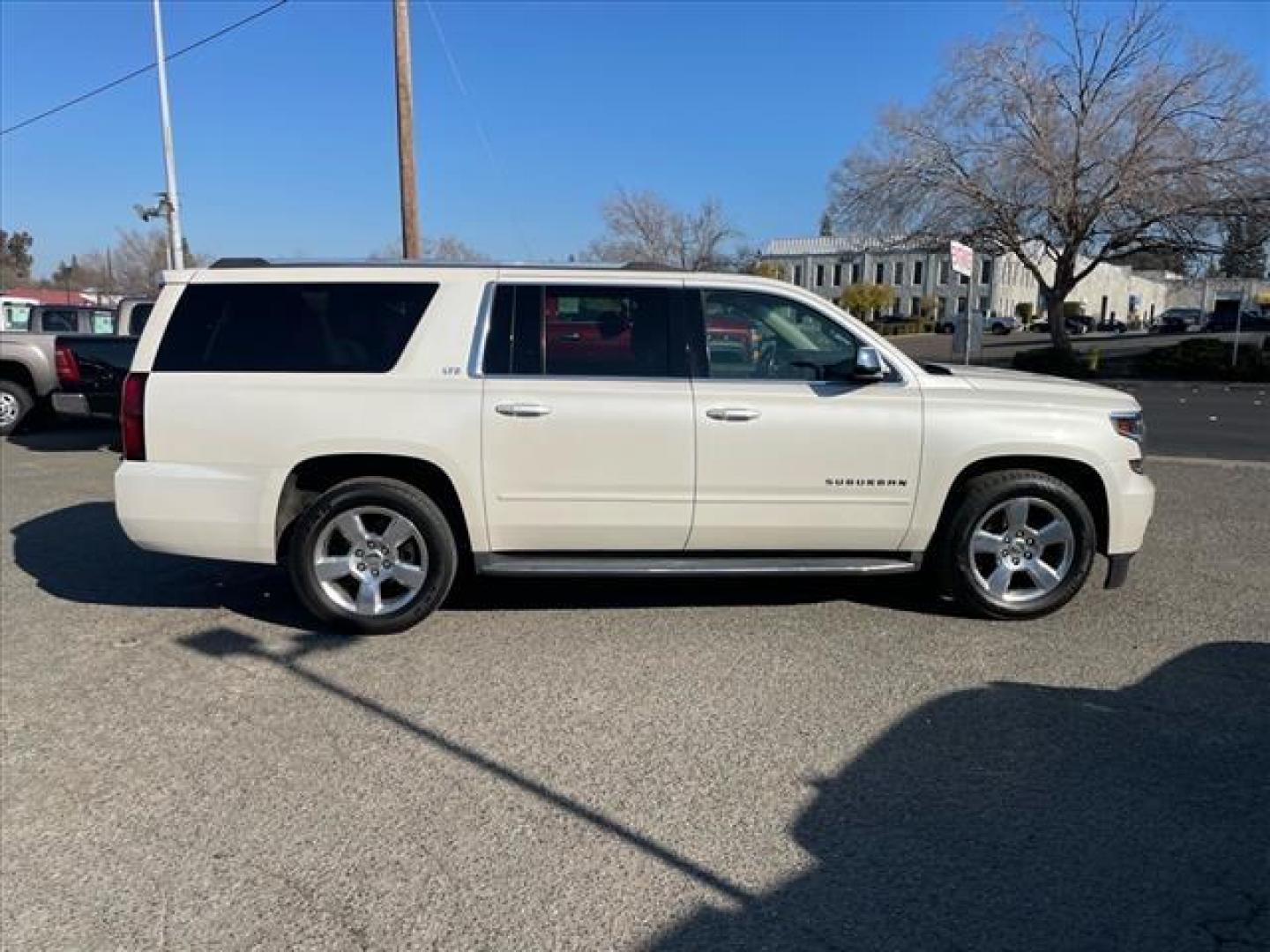 2015 White Diamond Tricoat Chevrolet Suburban LTZ (1GNSKKKC0FR) with an 5.3L EcoTec3 5.3L Flex Fuel V8 355hp 383ft. lbs. Direct Injection engine, 6-Speed Shiftable Automatic w/Overdrive transmission, located at 800 Riverside Ave, Roseville, CA, 95678, (916) 773-4549, 38.732265, -121.291039 - 4X4 LTZ DVD CLEAN CARFAX - Photo#5