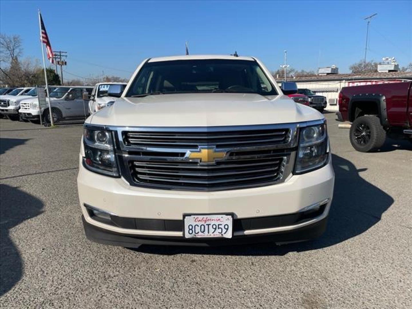 2015 White Diamond Tricoat Chevrolet Suburban LTZ (1GNSKKKC0FR) with an 5.3L EcoTec3 5.3L Flex Fuel V8 355hp 383ft. lbs. Direct Injection engine, 6-Speed Shiftable Automatic w/Overdrive transmission, located at 800 Riverside Ave, Roseville, CA, 95678, (916) 773-4549, 38.732265, -121.291039 - 4X4 LTZ DVD CLEAN CARFAX - Photo#6